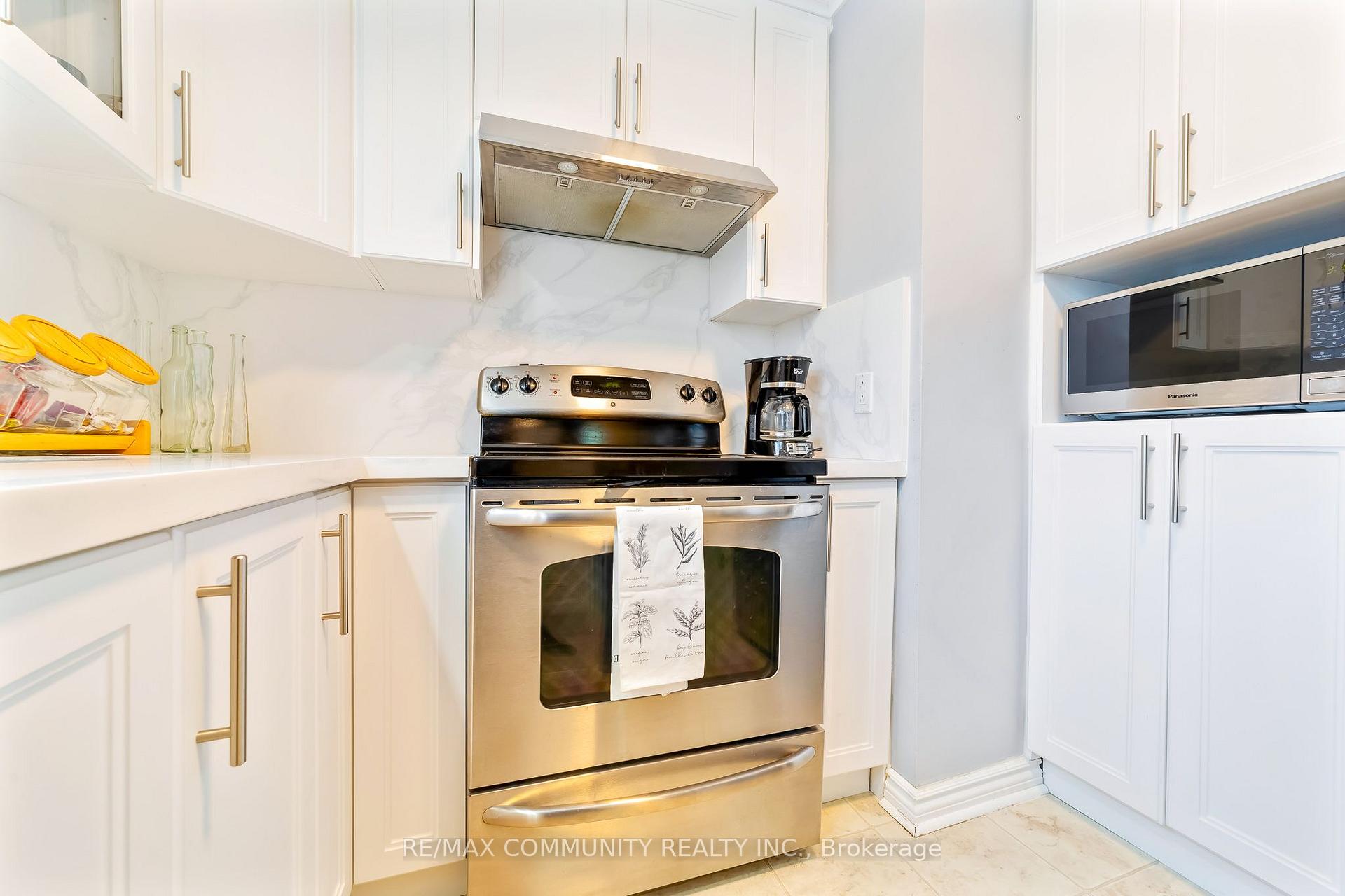Photo 16 of 764 Brimley Road, Scarborough, Bendale — HOMEH