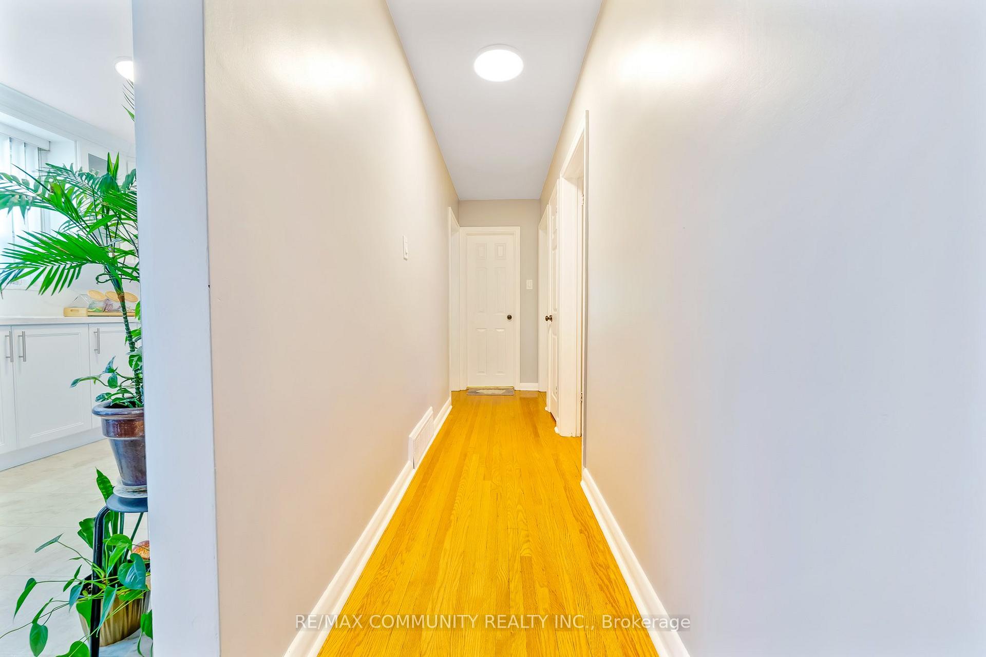 Photo 17 of 764 Brimley Road, Scarborough, Bendale — HOMEH