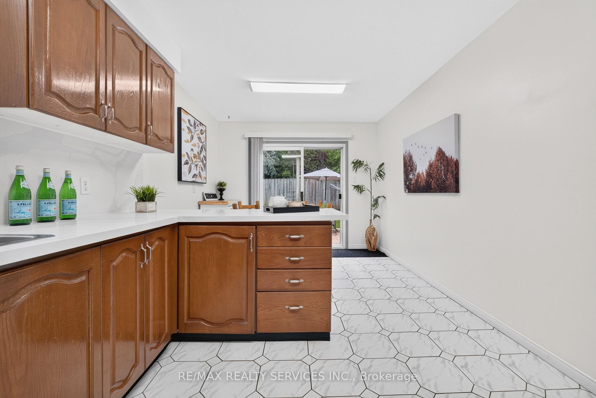Photo 13 of 30 Nasmith Street, Brampton, Westgate — HOMEH