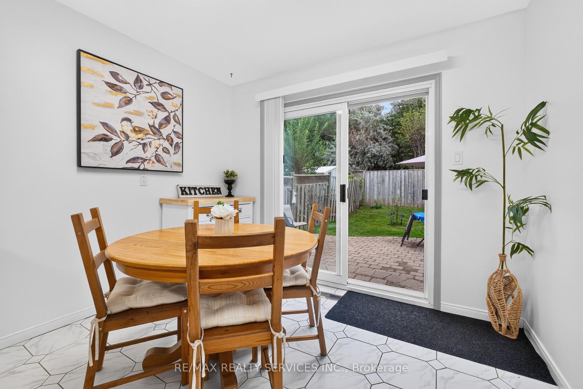 Photo 14 of 30 Nasmith Street, Brampton, Westgate — HOMEH