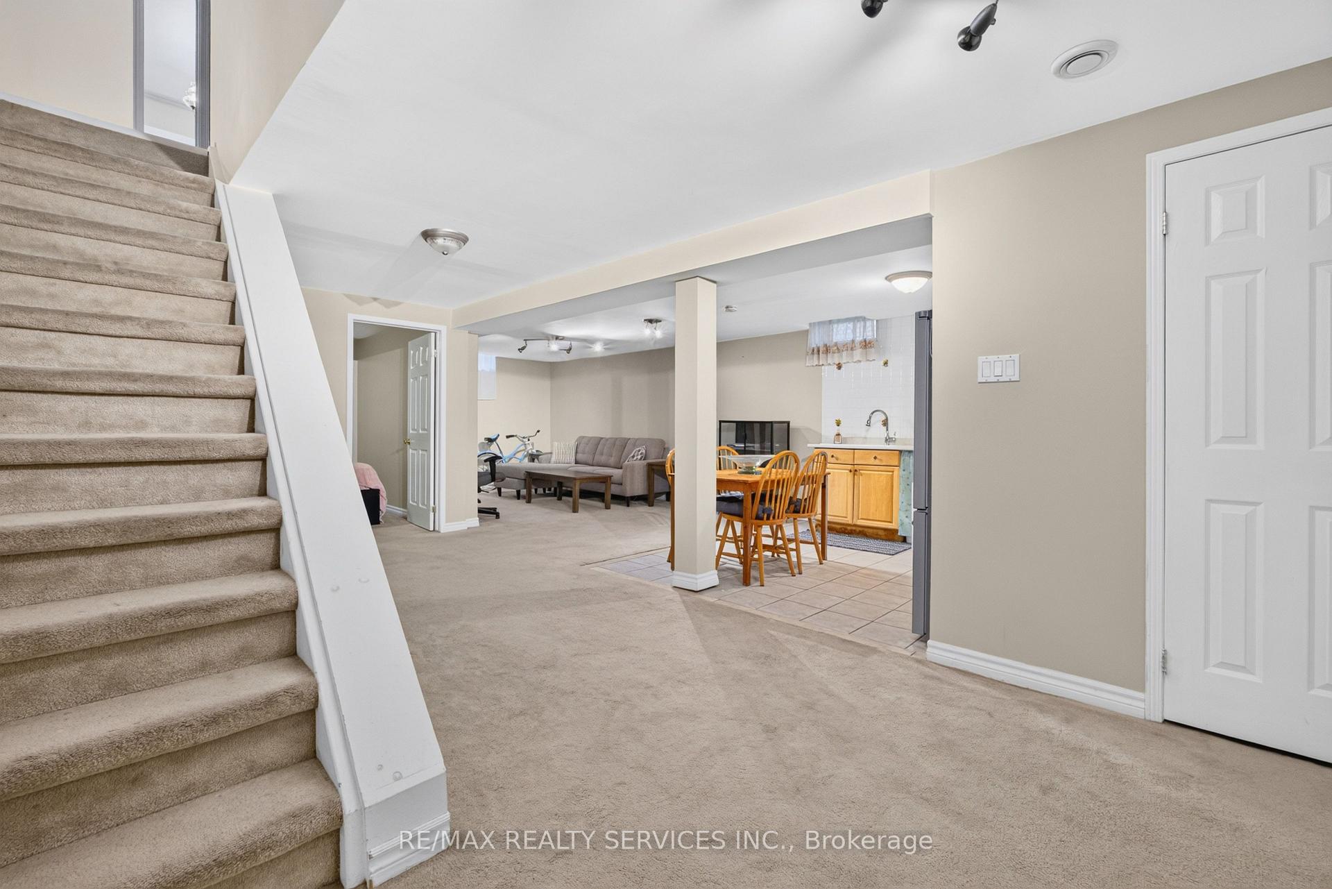 Photo 32 of 30 Nasmith Street, Brampton, Westgate — HOMEH