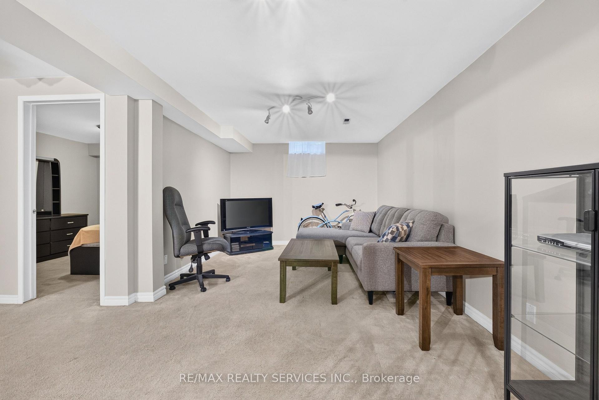 Photo 38 of 30 Nasmith Street, Brampton, Westgate — HOMEH