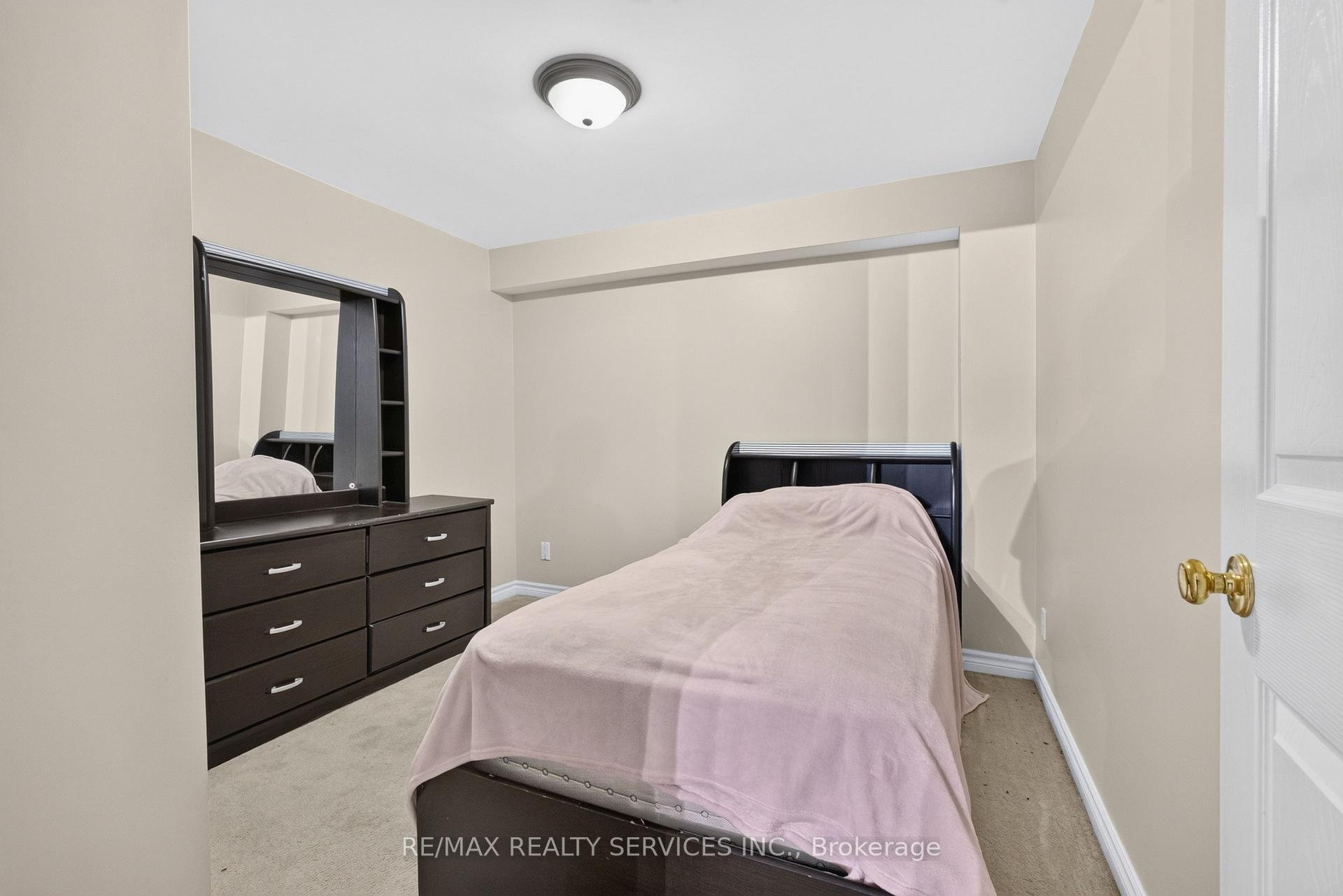 Photo 39 of 30 Nasmith Street, Brampton, Westgate — HOMEH