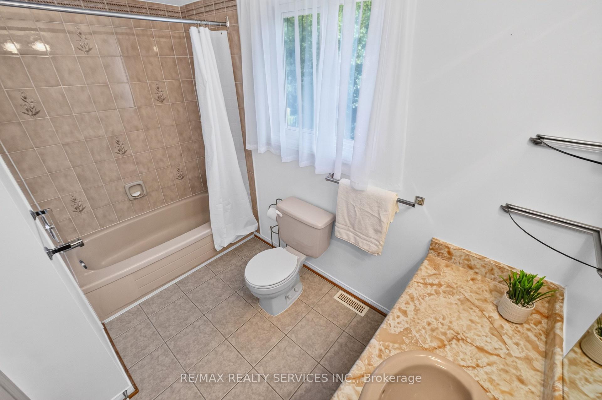 Photo 40 of 30 Nasmith Street, Brampton, Westgate — HOMEH