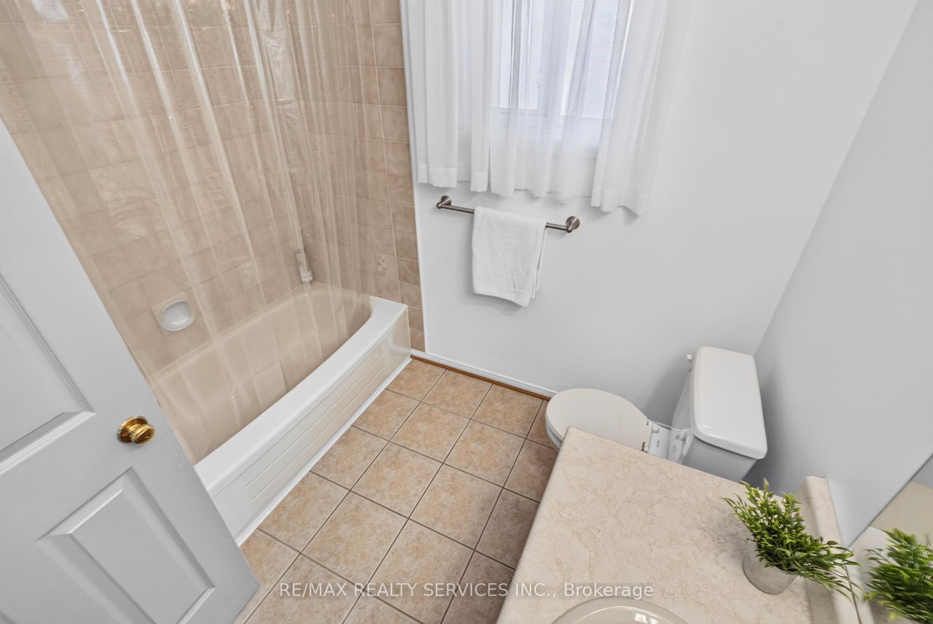 Photo 33 of 30 Nasmith Street, Brampton, Westgate — HOMEH