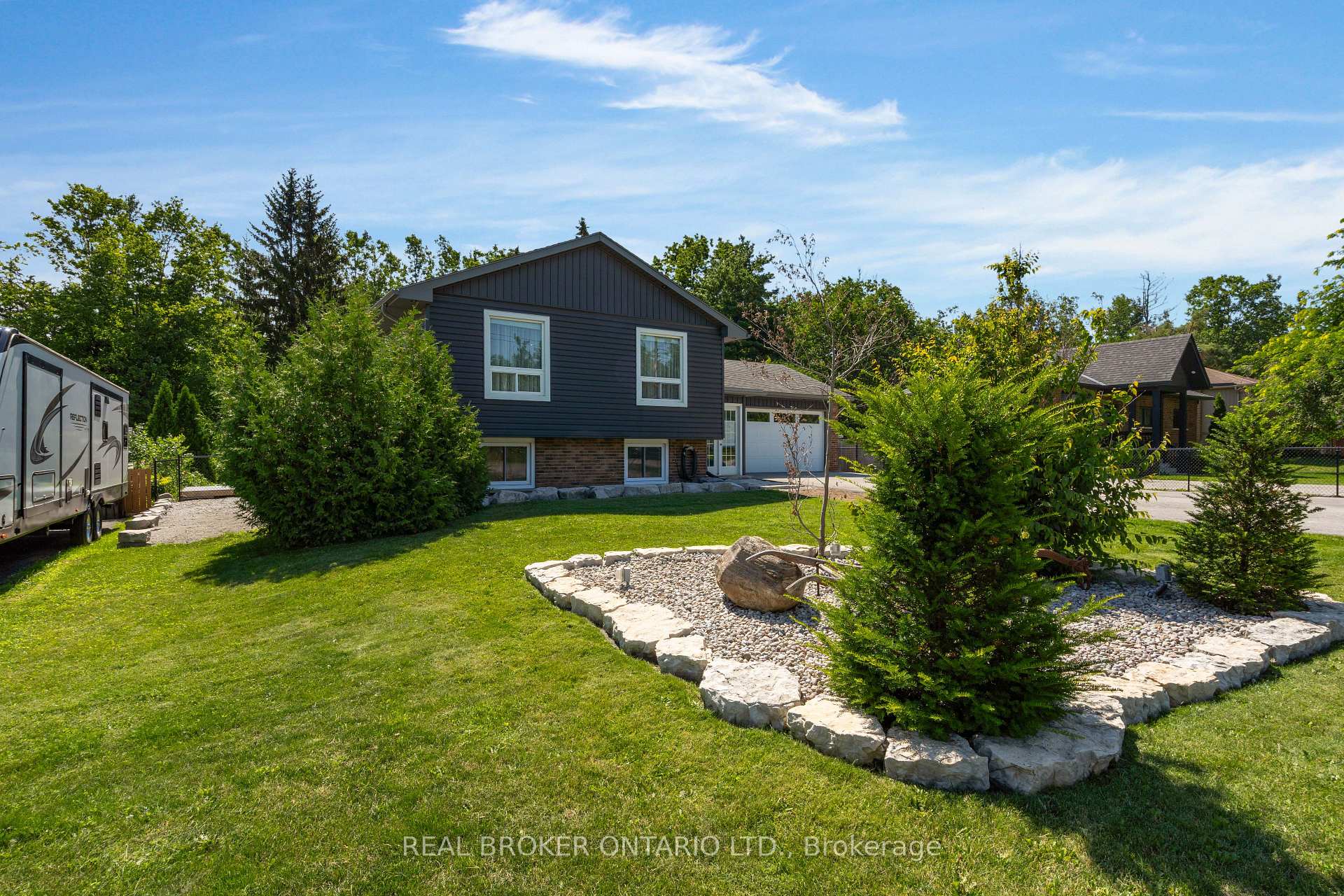 Photo 1 of 975 Sunnidale Road, Springwater, Centre Vespra — HOMEH