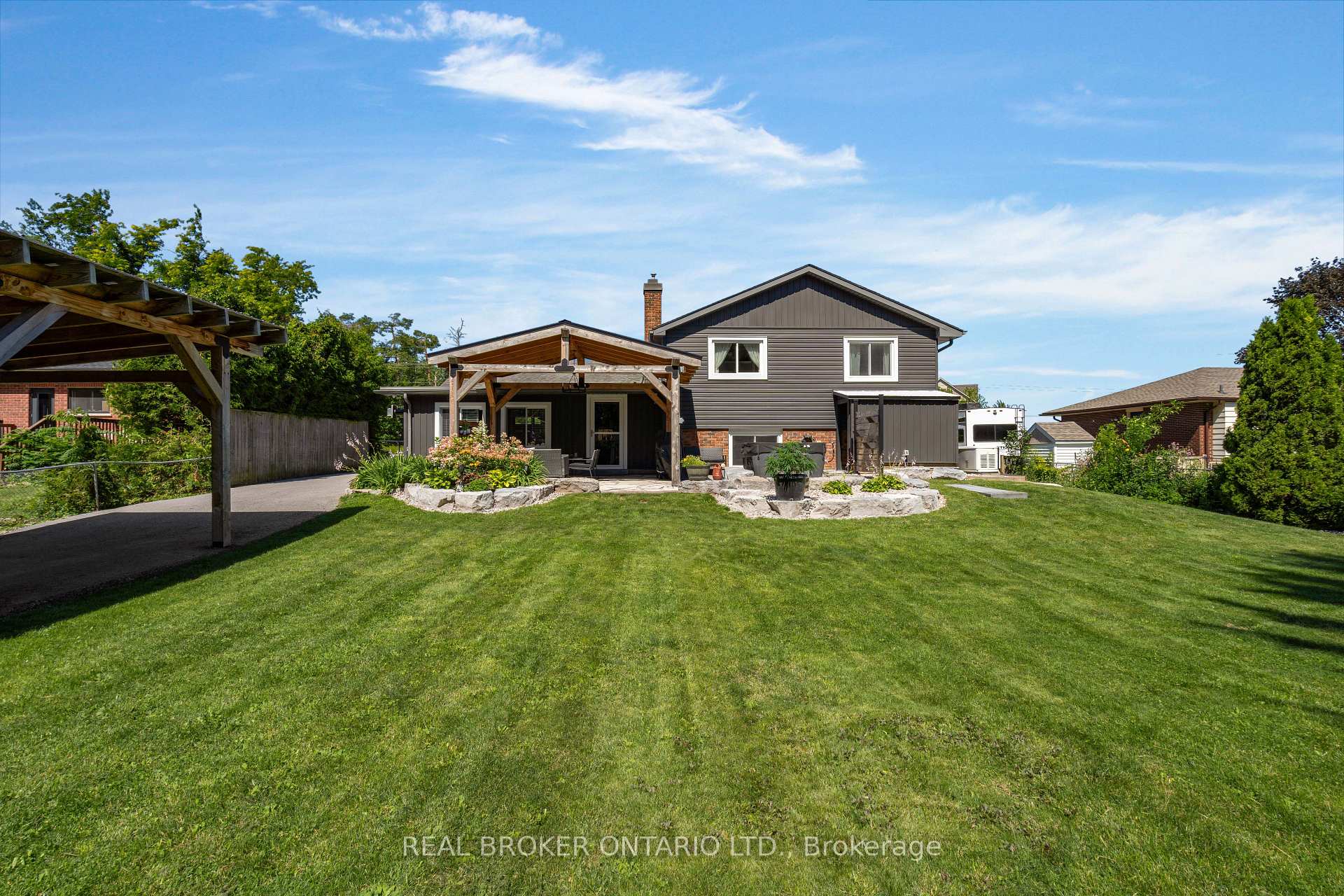 Photo 4 of 975 Sunnidale Road, Springwater, Centre Vespra — HOMEH