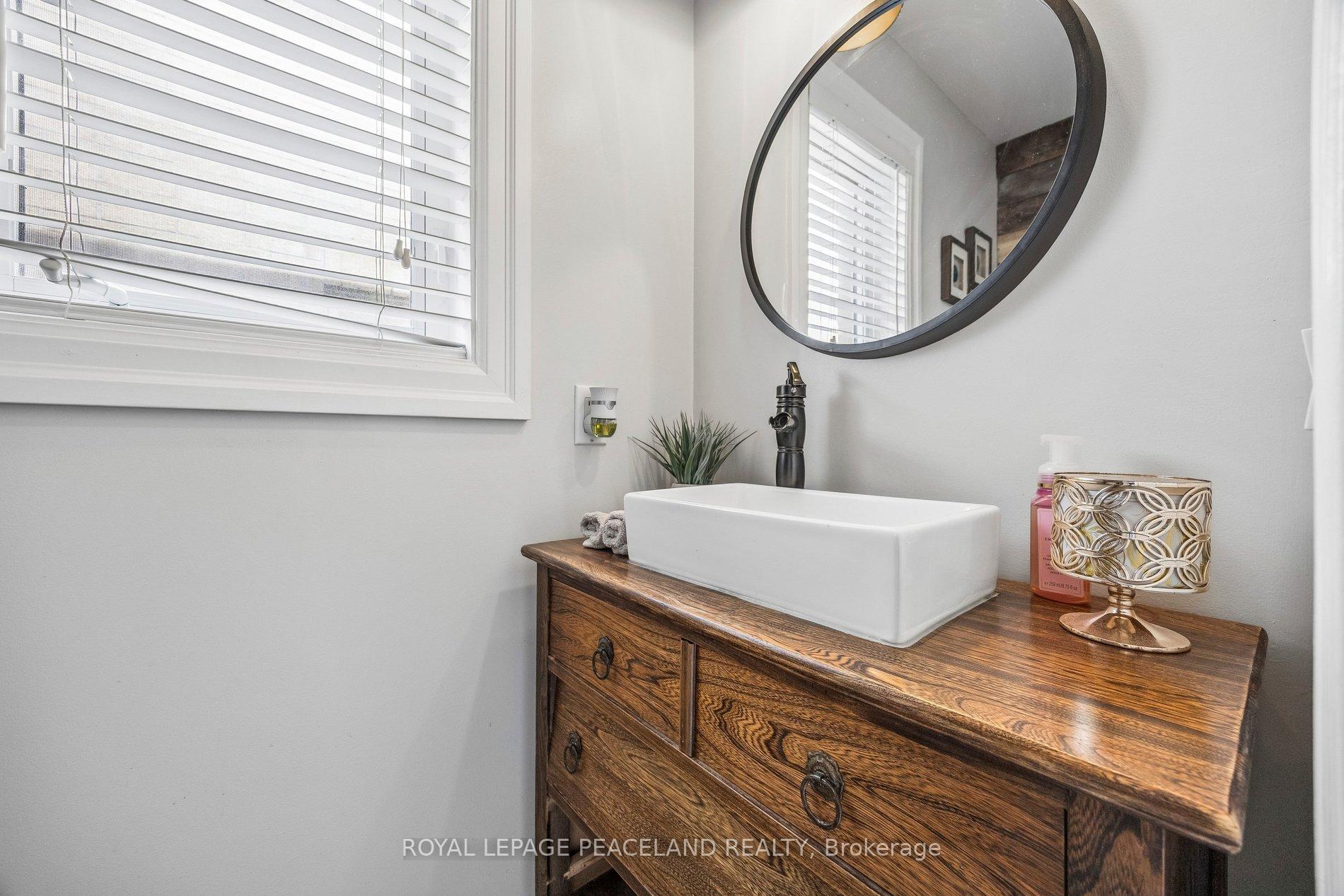 Photo 8 of 53 Senator Way, Caledon, Bolton North — HOMEH