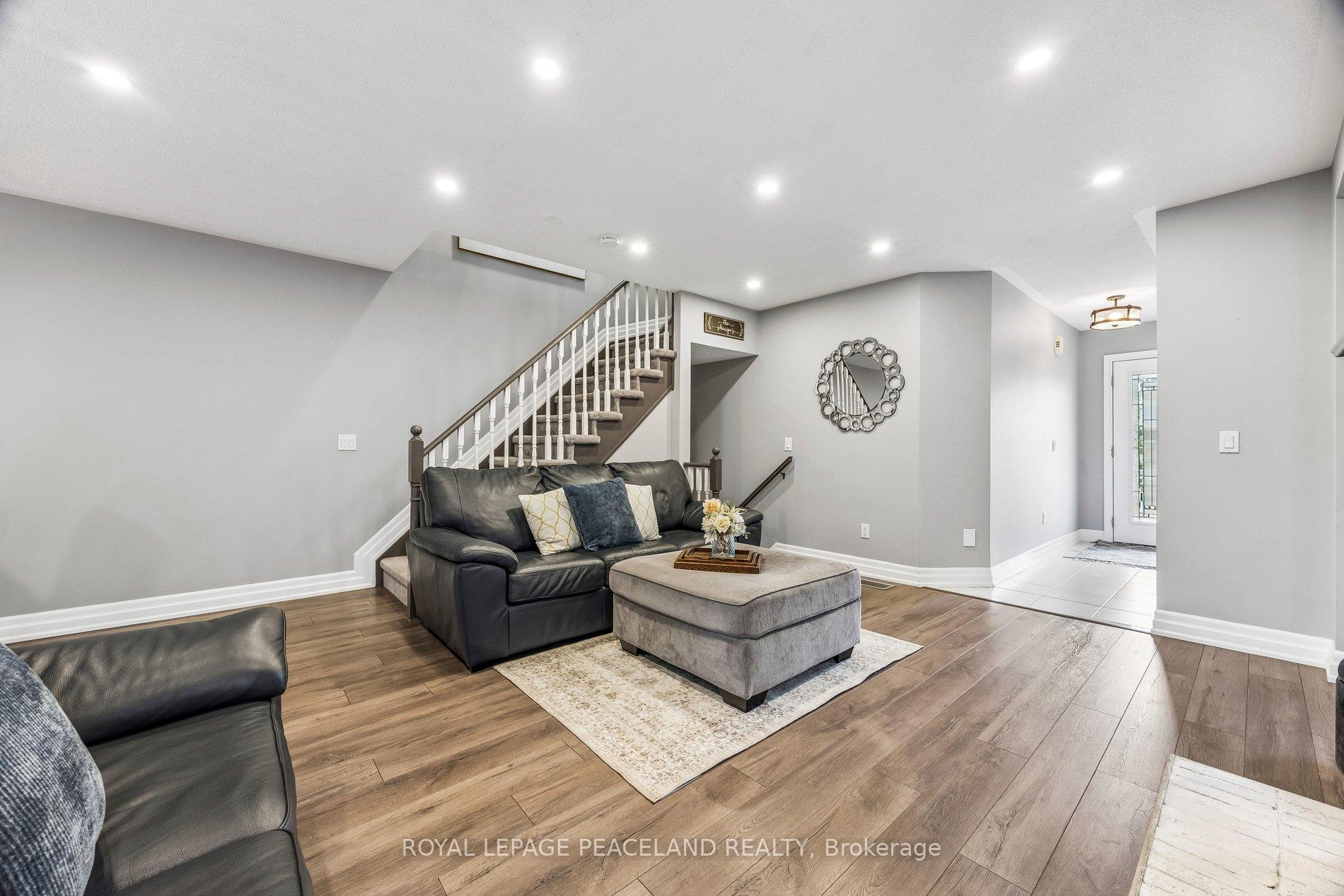 Photo 15 of 53 Senator Way, Caledon, Bolton North — HOMEH