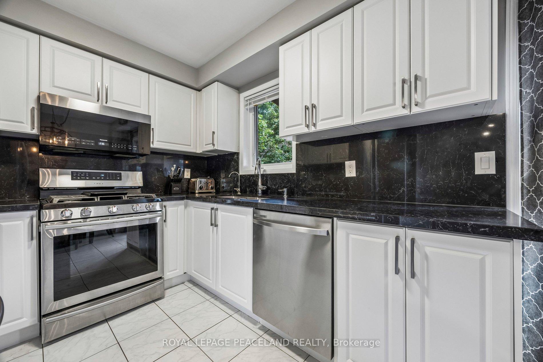 Photo 20 of 53 Senator Way, Caledon, Bolton North — HOMEH