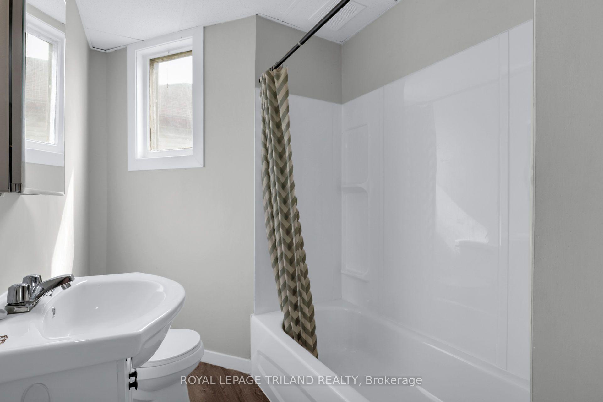 Photo 10 of Unit 1, 218 Hamilton Road, London, East L — HOMEH