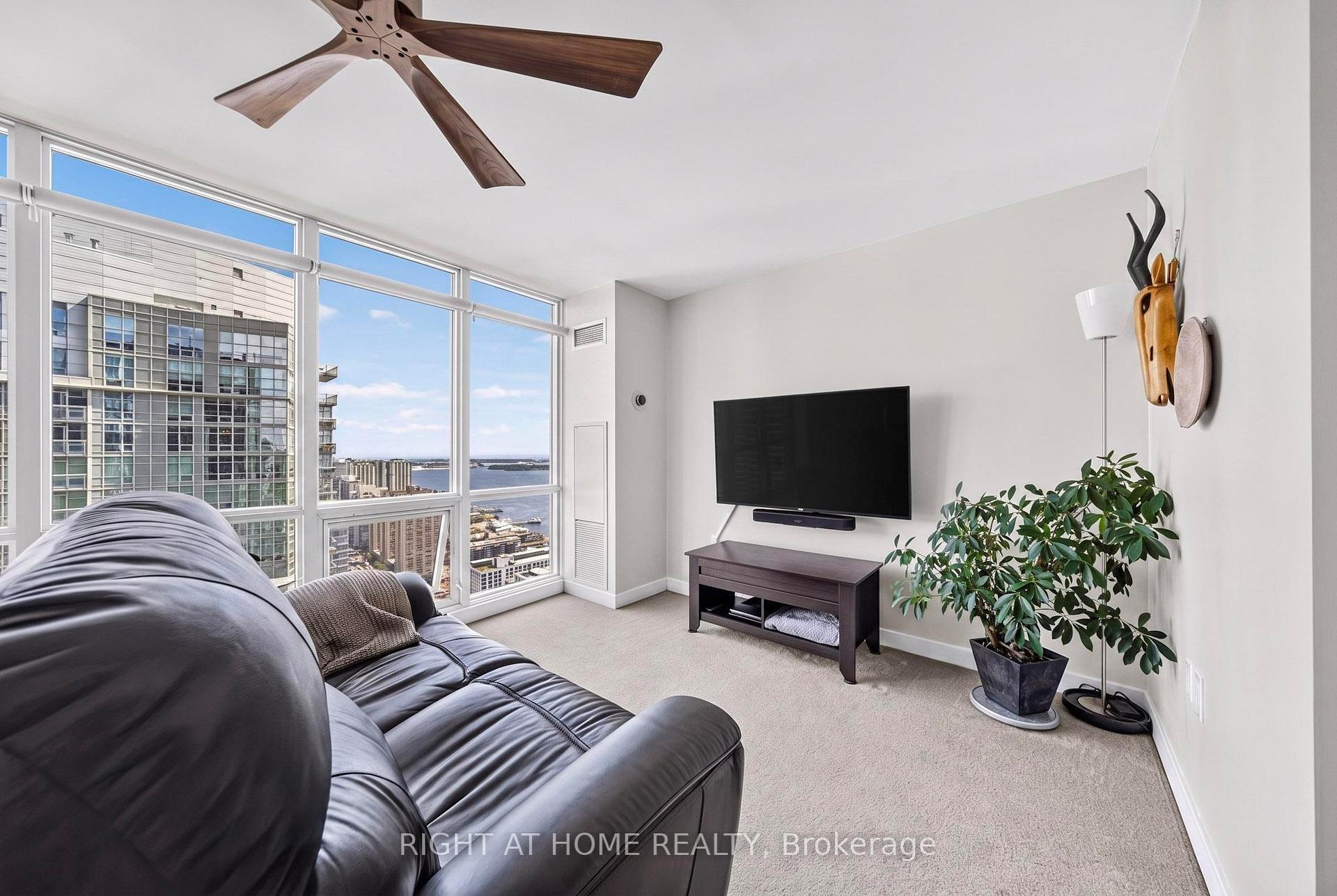 Photo 3 of Unit 5509, 11 Brunel Court, Toronto, Waterfront Communities — HOMEH