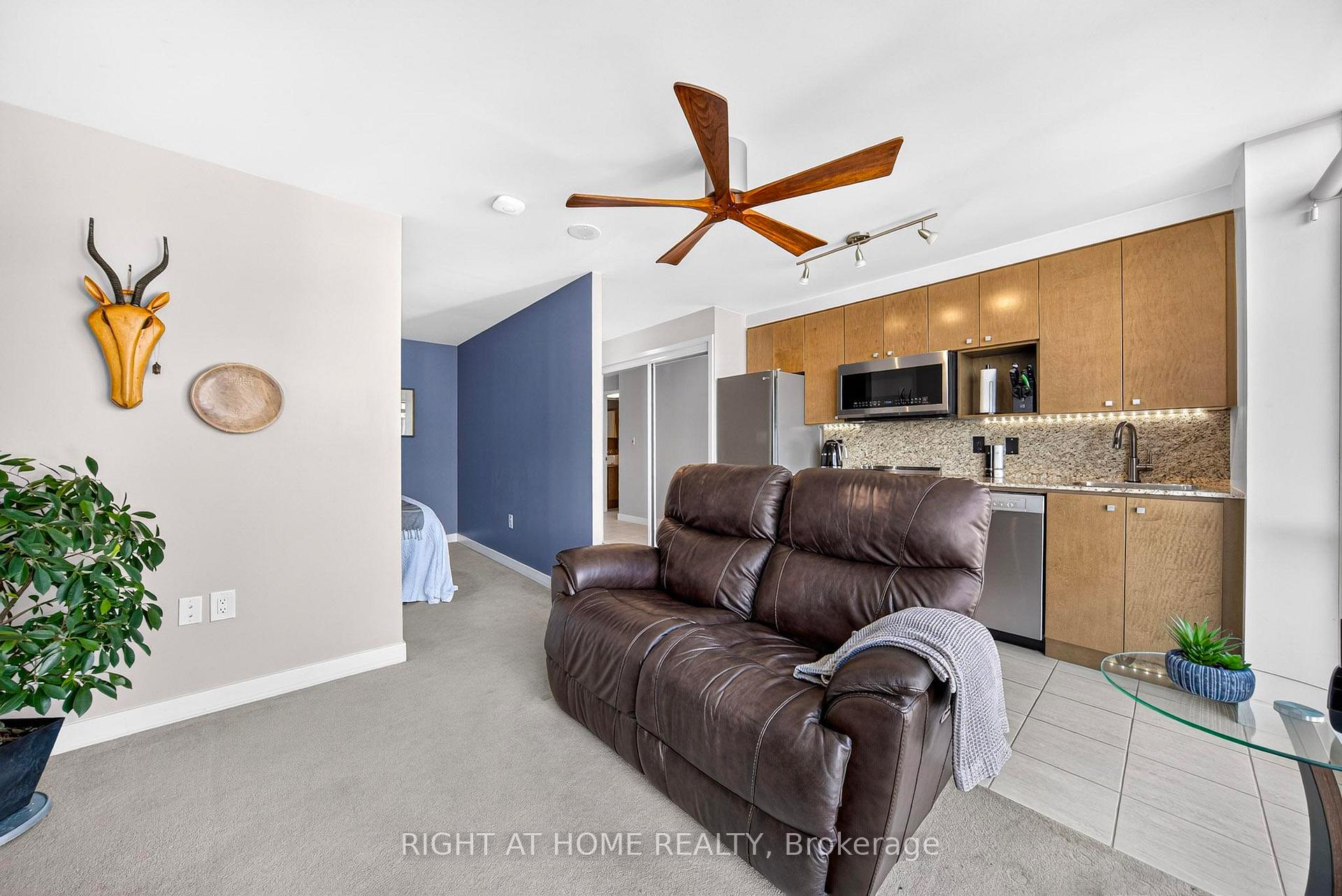 Photo 9 of Unit 5509, 11 Brunel Court, Toronto, Waterfront Communities — HOMEH