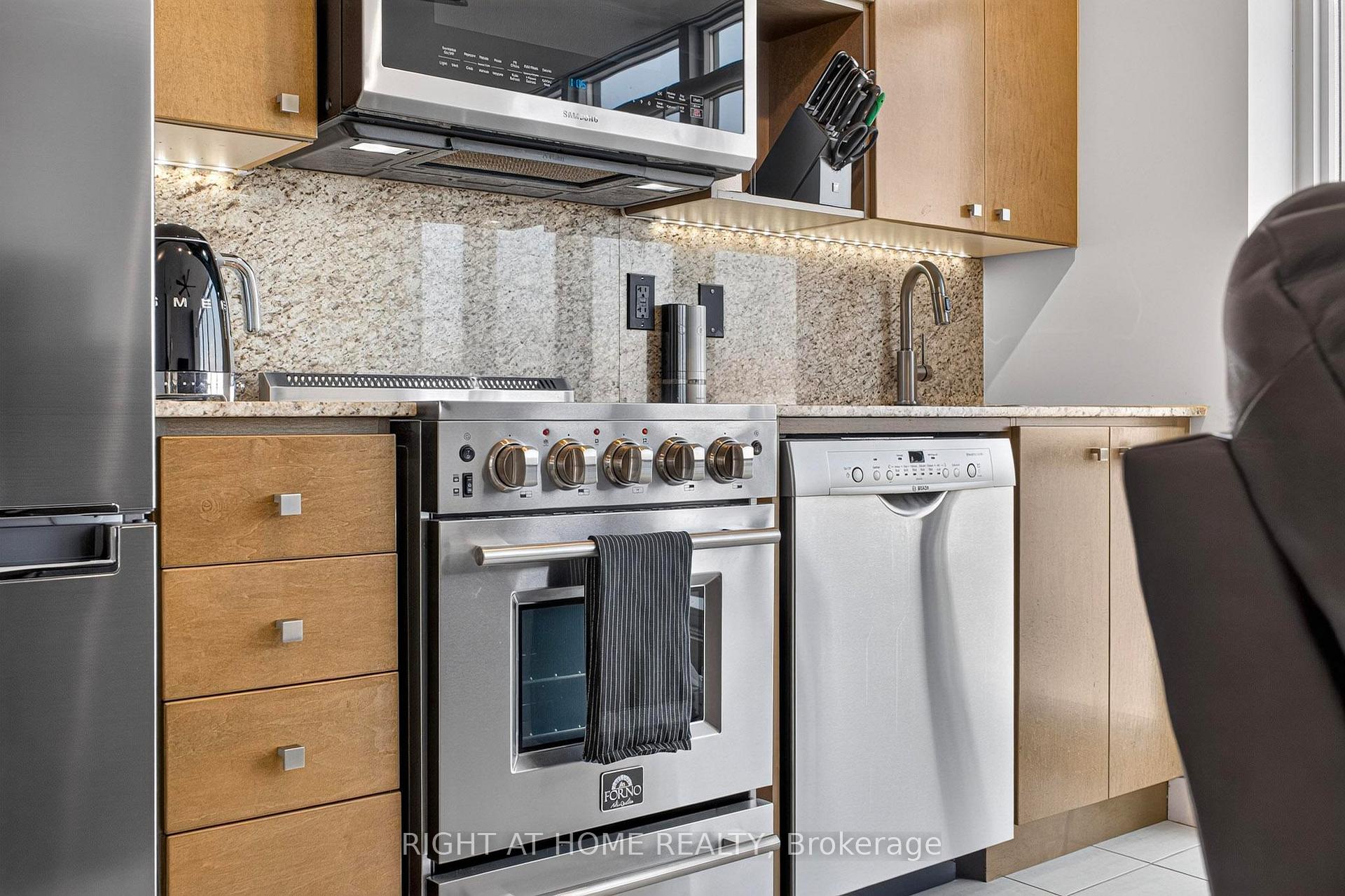 Photo 11 of Unit 5509, 11 Brunel Court, Toronto, Waterfront Communities — HOMEH