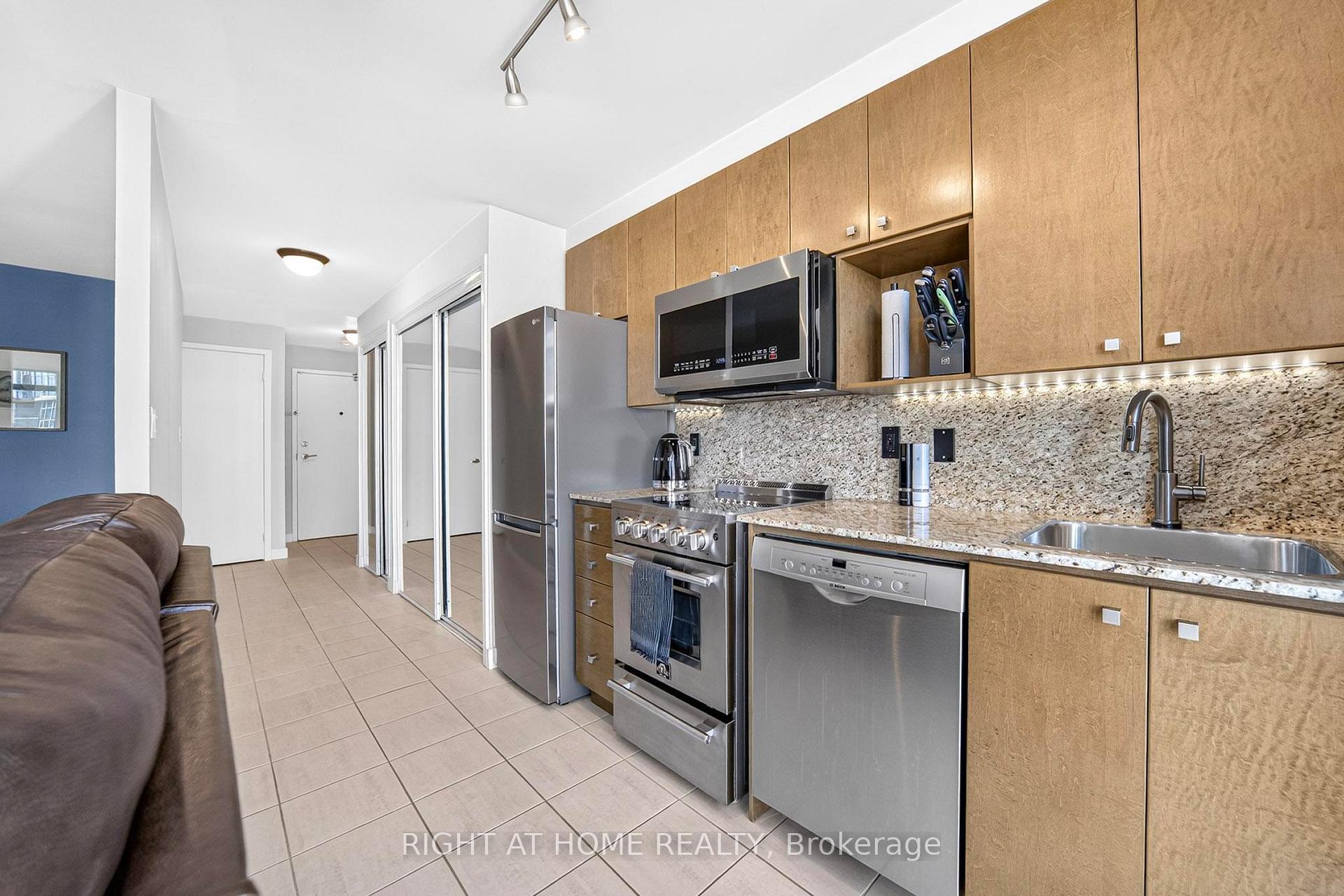 Photo 12 of Unit 5509, 11 Brunel Court, Toronto, Waterfront Communities — HOMEH