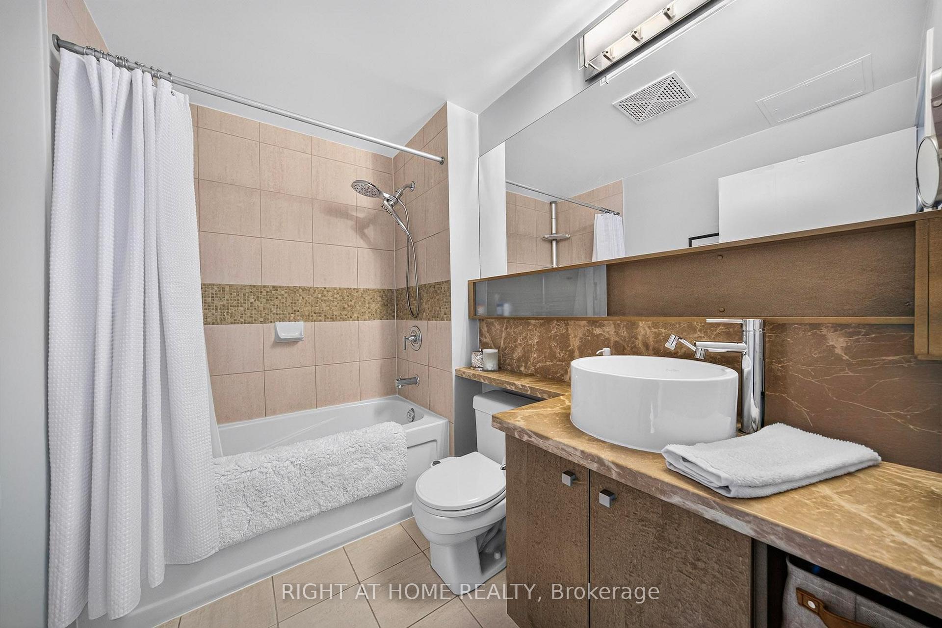 Photo 18 of Unit 5509, 11 Brunel Court, Toronto, Waterfront Communities — HOMEH