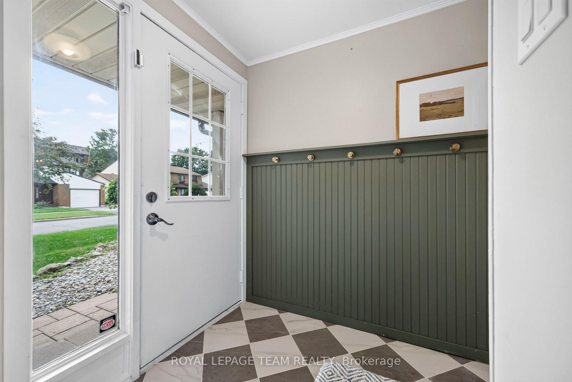Photo 13 of 2333 Cotters Crescent, Ottawa, Windsor Park Village — HOMEH