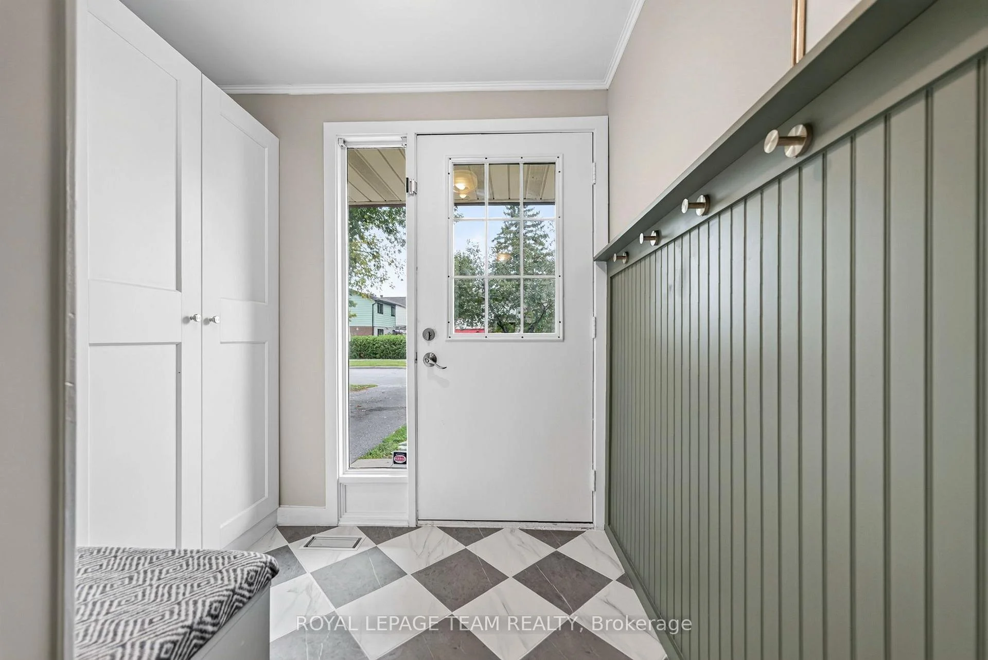 Photo 12 of 2333 Cotters Crescent, Ottawa, Windsor Park Village — HOMEH