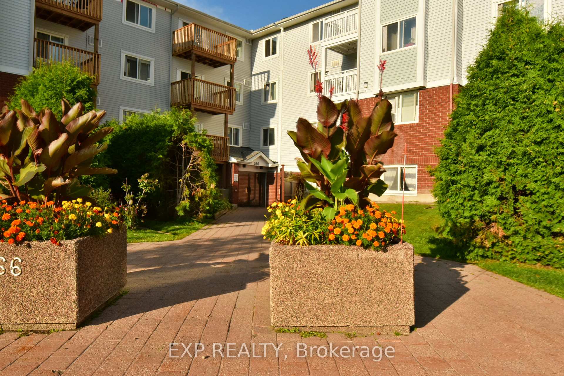 Photo 3 of Unit 5, 266 Lorry Greenberg Drive, Ottawa, Hunt Club Park/Greenboro — HOMEH