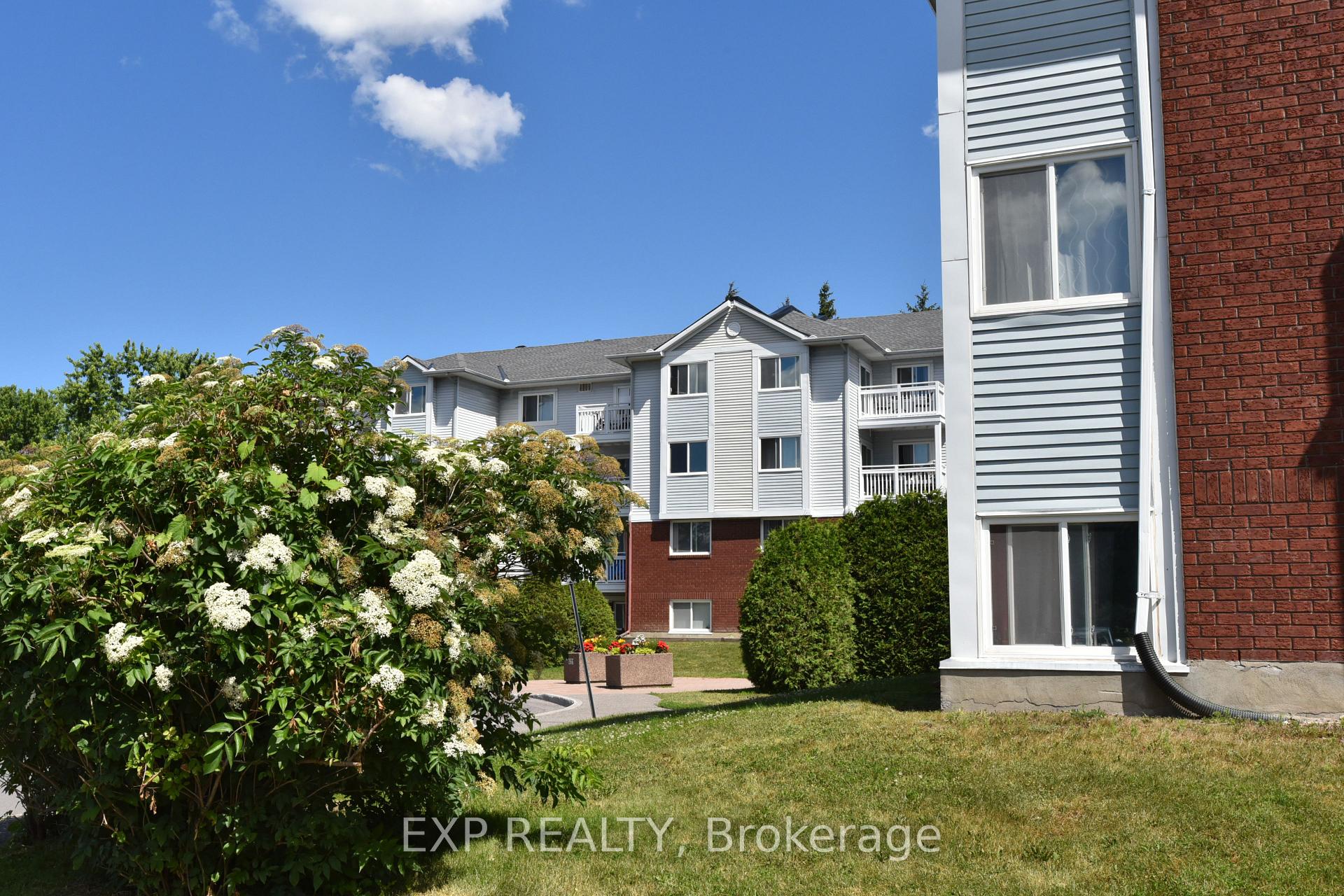 Photo 8 of Unit 5, 266 Lorry Greenberg Drive, Ottawa, Hunt Club Park/Greenboro — HOMEH
