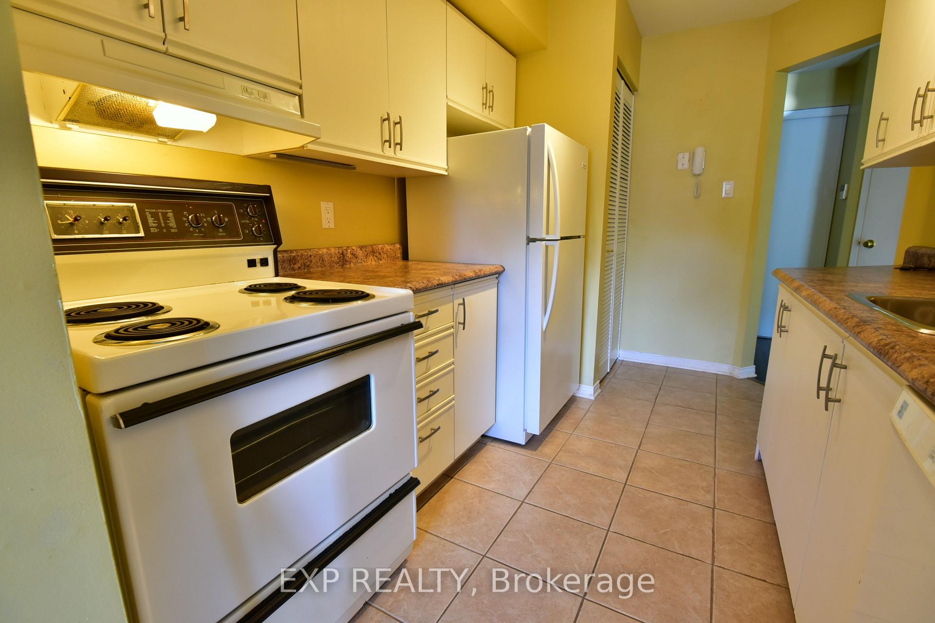 Photo 11 of Unit 5, 266 Lorry Greenberg Drive, Ottawa, Hunt Club Park/Greenboro — HOMEH