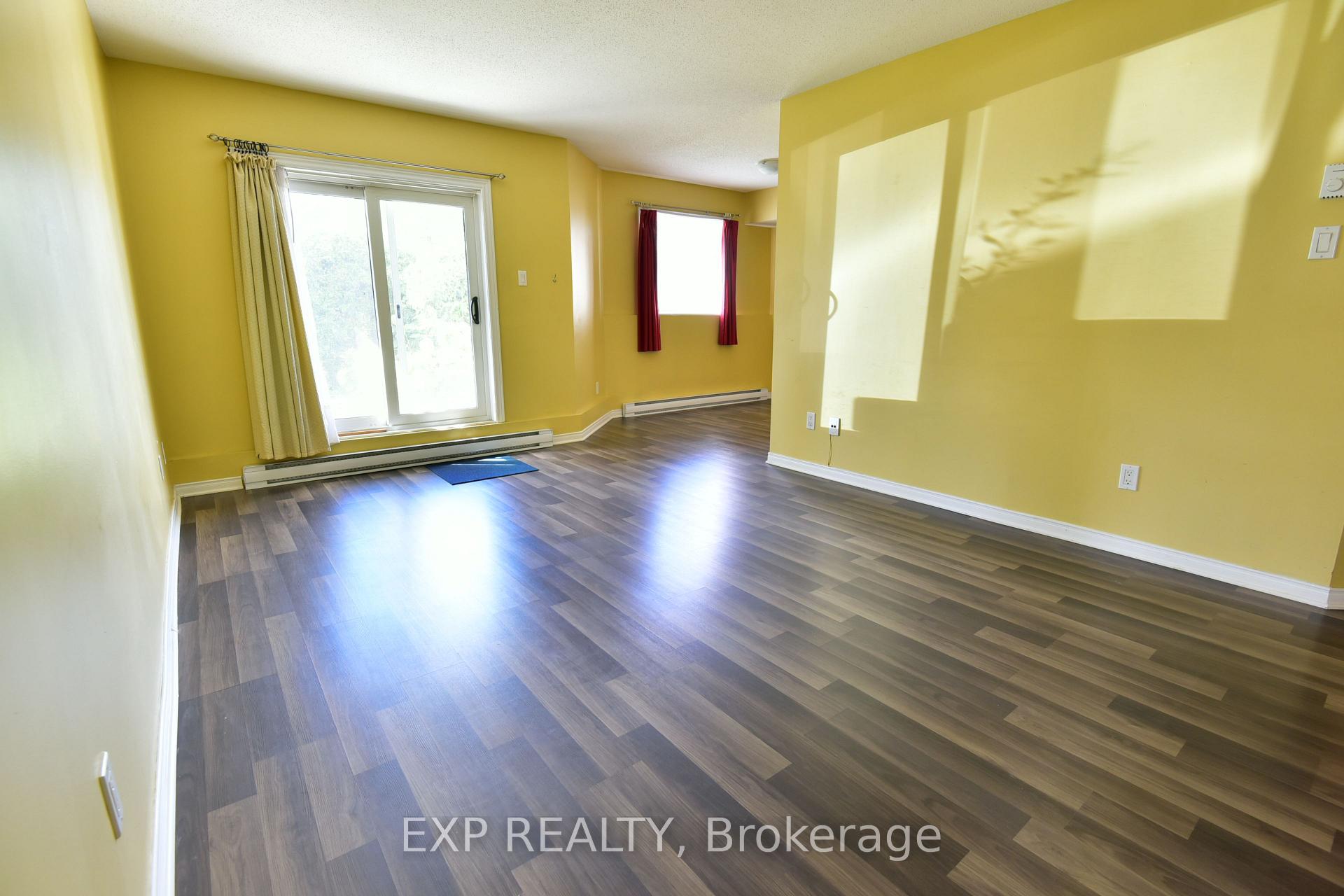 Photo 13 of Unit 5, 266 Lorry Greenberg Drive, Ottawa, Hunt Club Park/Greenboro — HOMEH