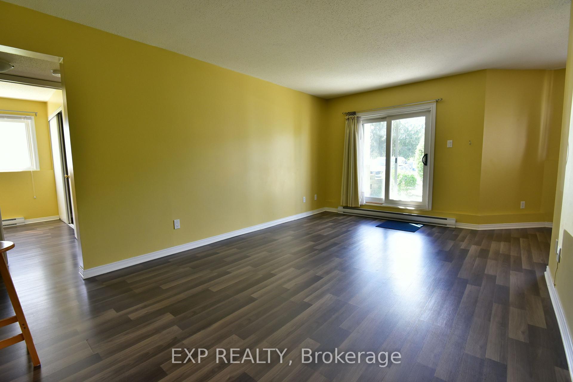 Photo 16 of Unit 5, 266 Lorry Greenberg Drive, Ottawa, Hunt Club Park/Greenboro — HOMEH