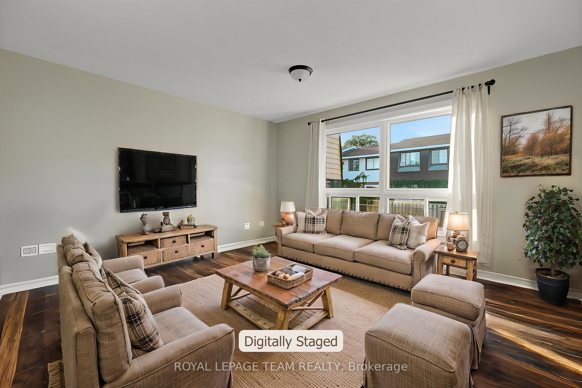 Photo 6 of Unit 100, 13 Woodvale Green Drive, Ottawa, Craig Henry/Woodvale — HOMEH