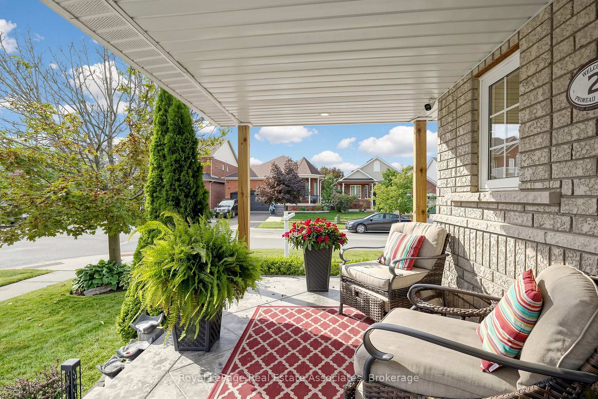 Photo 4 of 2 Primeau Avenue, Whitby, Brooklin — HOMEH