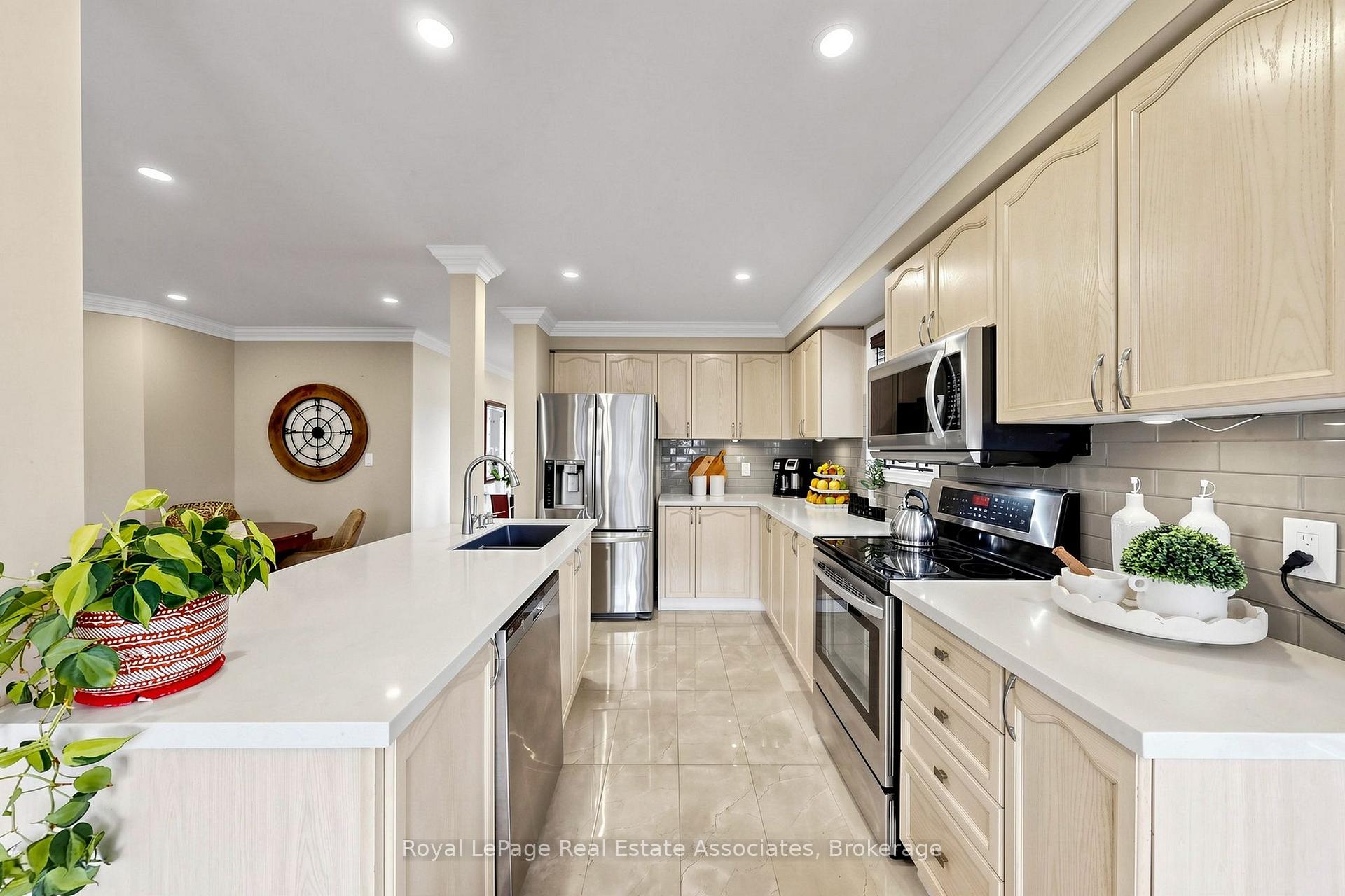 Photo 10 of 2 Primeau Avenue, Whitby, Brooklin — HOMEH