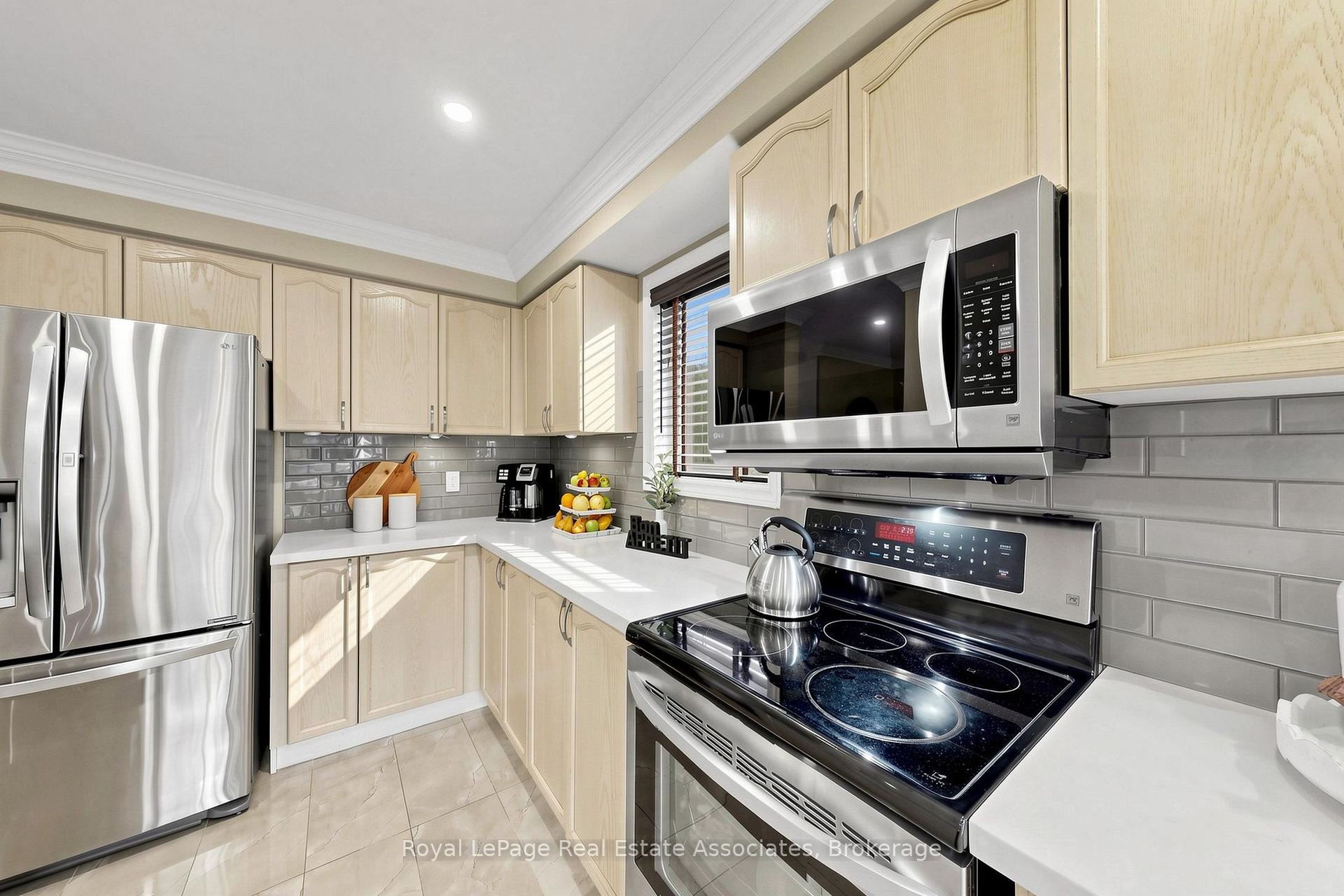 Photo 12 of 2 Primeau Avenue, Whitby, Brooklin — HOMEH