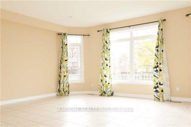 Photo 4 of 93 Bel Canto Crescent, Richmond Hill, Oak Ridges Lake Wilcox — HOMEH