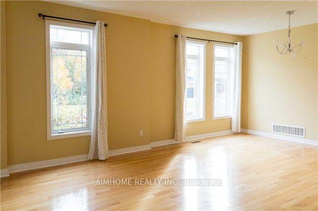Photo 5 of 93 Bel Canto Crescent, Richmond Hill, Oak Ridges Lake Wilcox — HOMEH