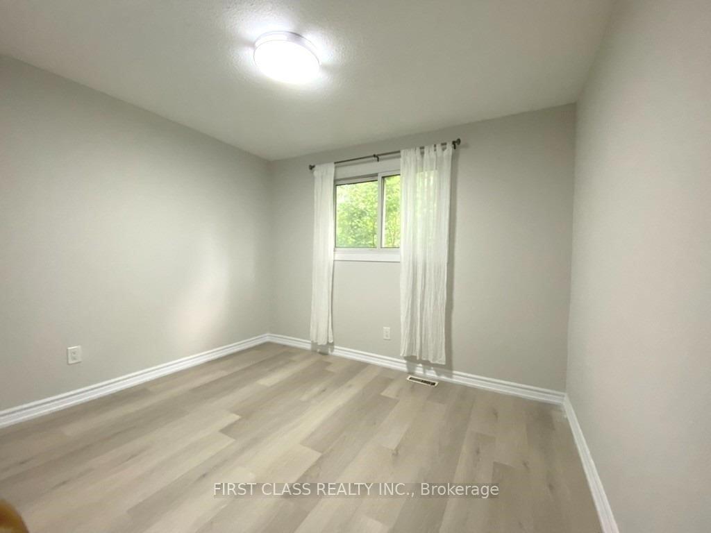 Photo 4 of 53 Hollyberry Trail, North York, Hillcrest Village — HOMEH