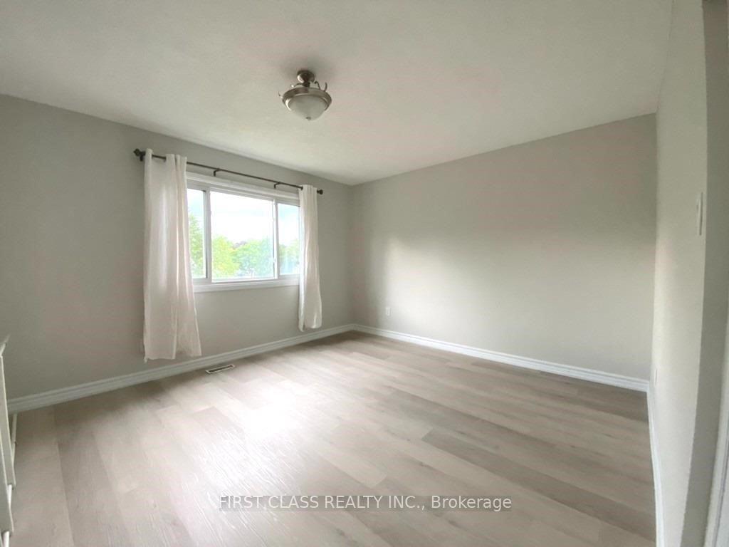 Photo 5 of 53 Hollyberry Trail, North York, Hillcrest Village — HOMEH