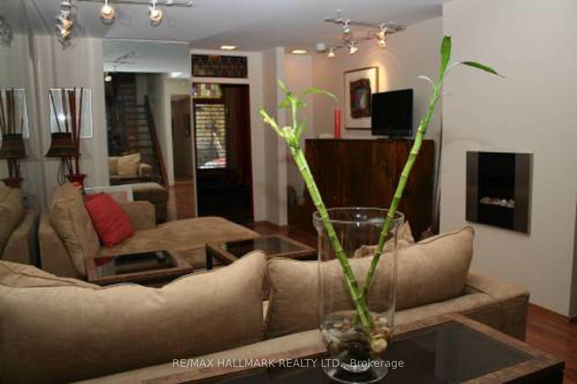 Photo 5 of 118 Seaton Street, Toronto, Moss Park — HOMEH