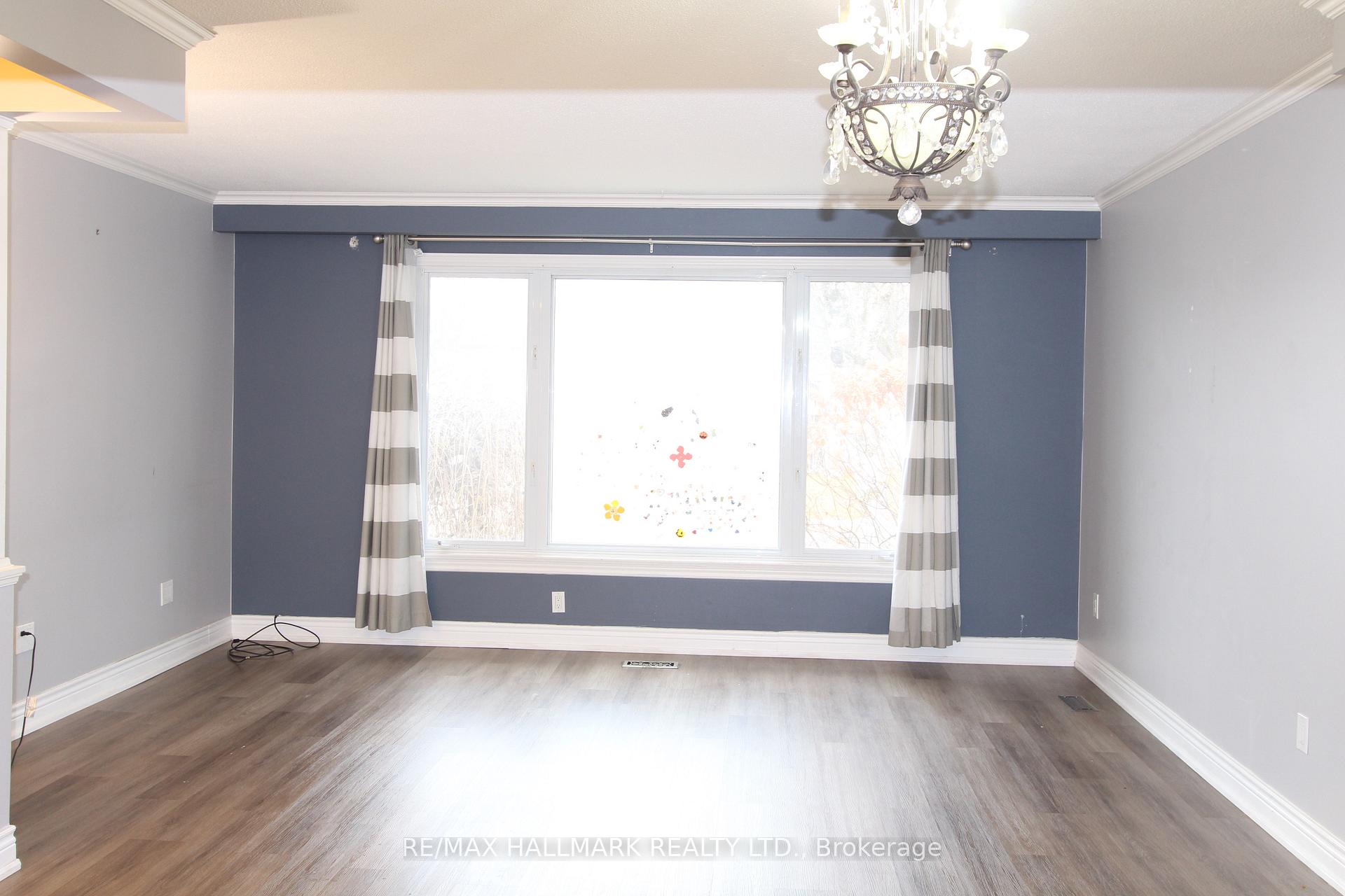 Photo 2 of Unit Upper Unit, 8 Meadowland Avenue, Barrie, Allandale Heights — HOMEH