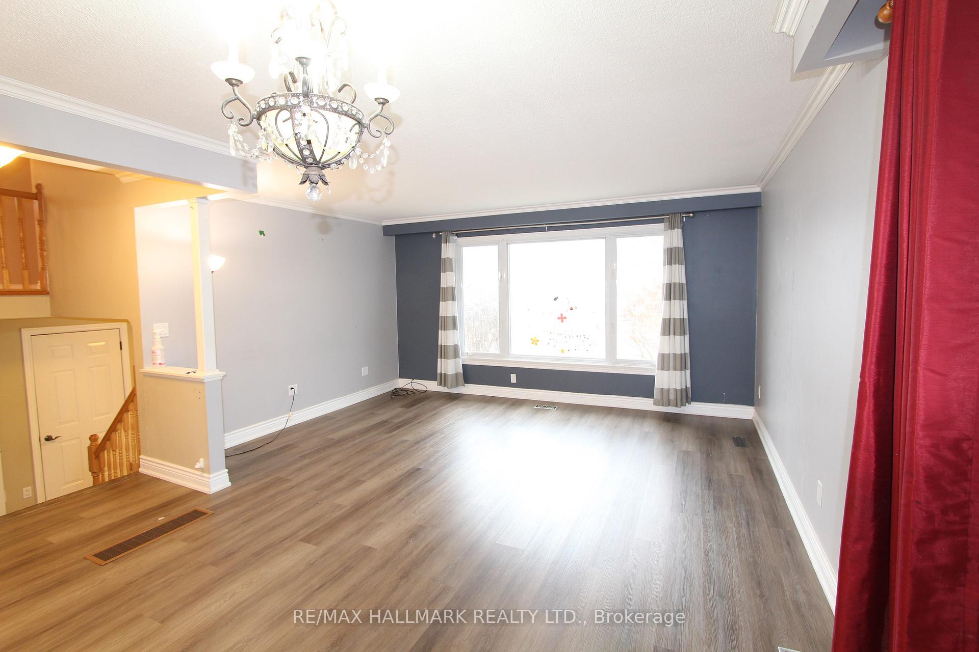Photo 3 of Unit Upper Unit, 8 Meadowland Avenue, Barrie, Allandale Heights — HOMEH