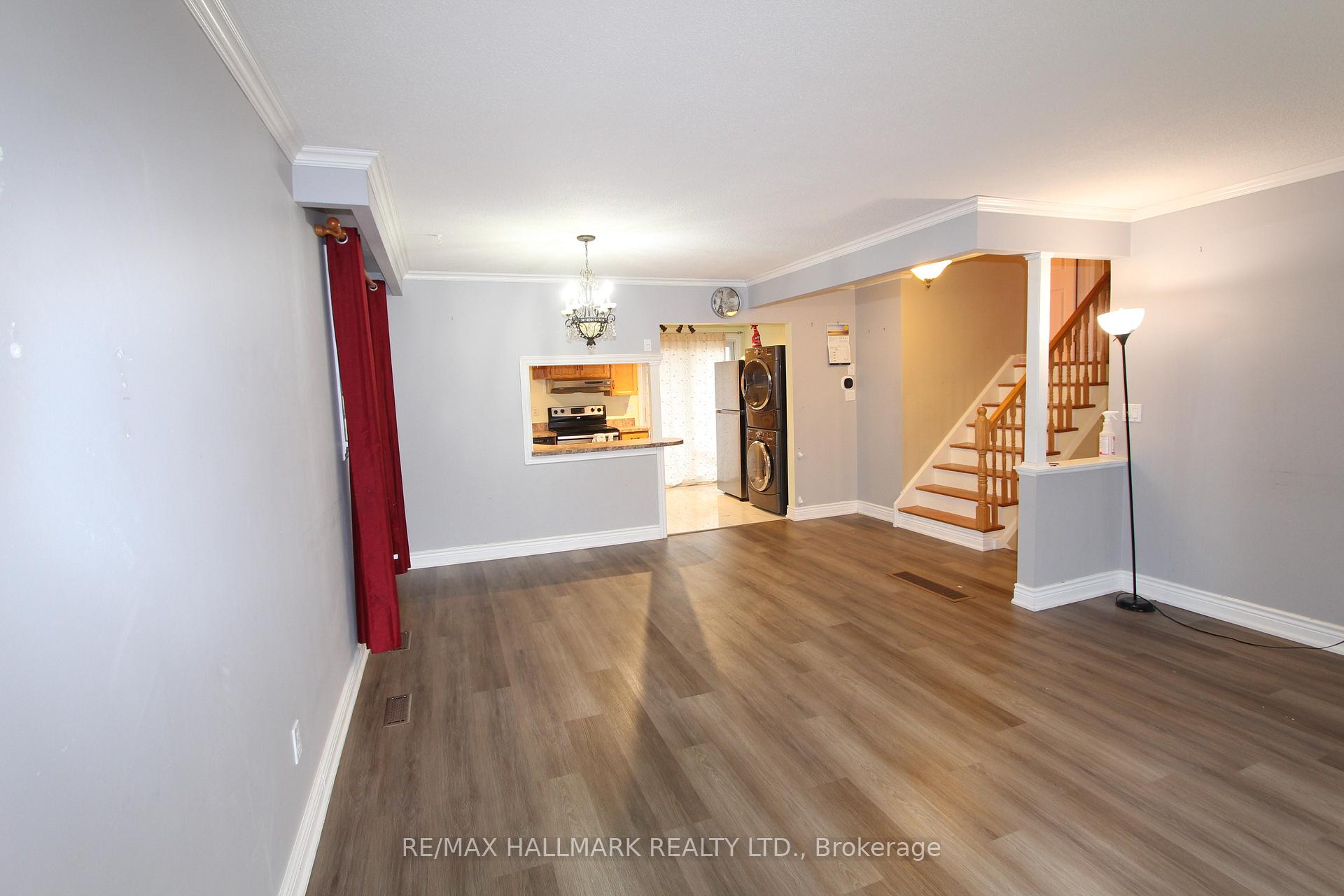 Photo 4 of Unit Upper Unit, 8 Meadowland Avenue, Barrie, Allandale Heights — HOMEH