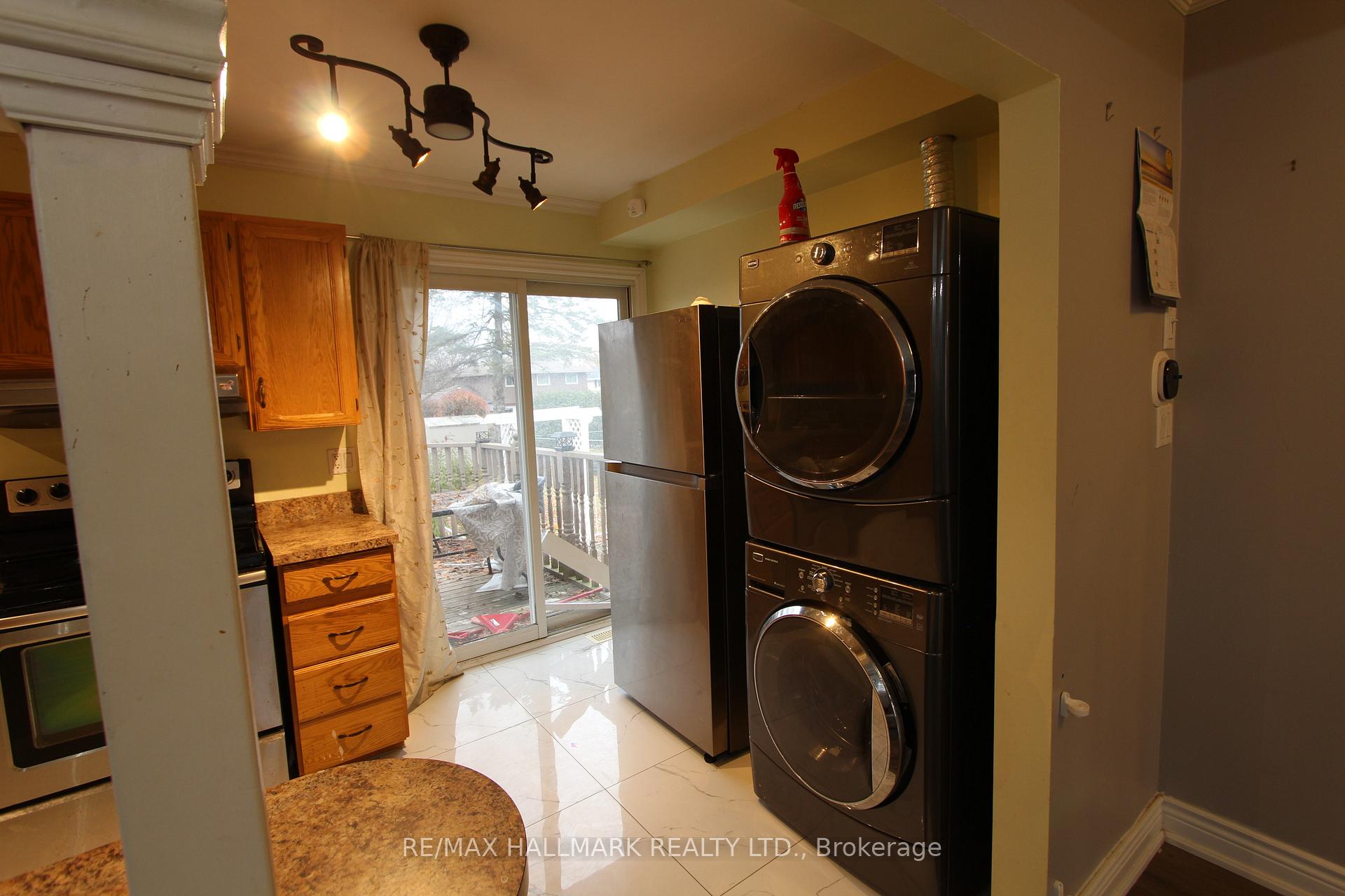 Photo 6 of Unit Upper Unit, 8 Meadowland Avenue, Barrie, Allandale Heights — HOMEH