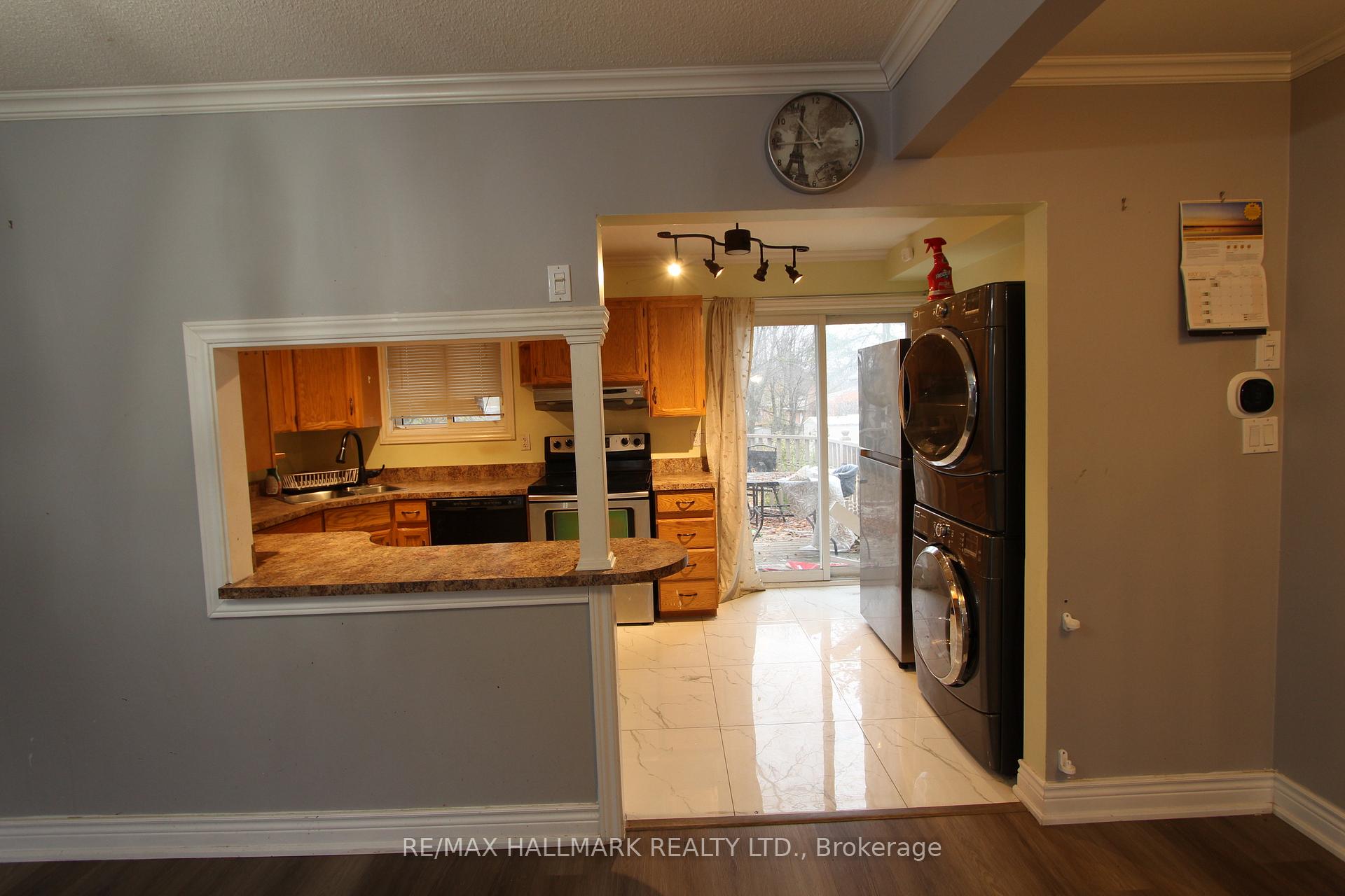 Photo 7 of Unit Upper Unit, 8 Meadowland Avenue, Barrie, Allandale Heights — HOMEH