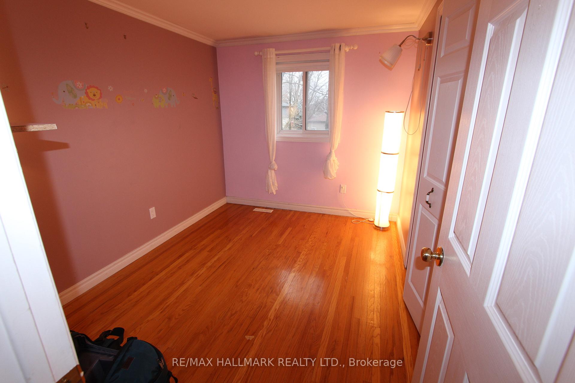 Photo 10 of Unit Upper Unit, 8 Meadowland Avenue, Barrie, Allandale Heights — HOMEH
