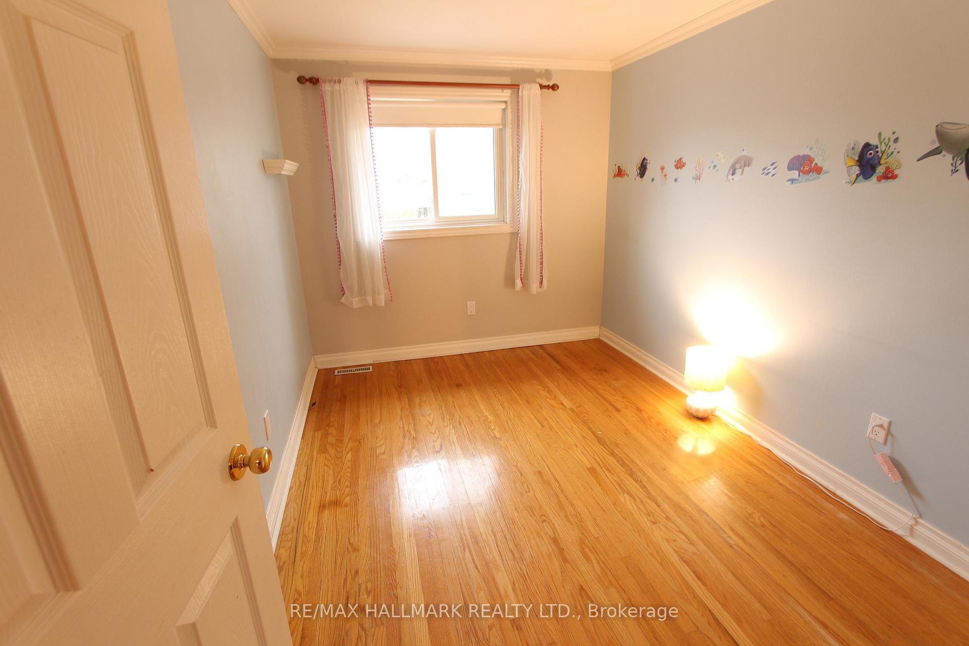 Photo 13 of Unit Upper Unit, 8 Meadowland Avenue, Barrie, Allandale Heights — HOMEH