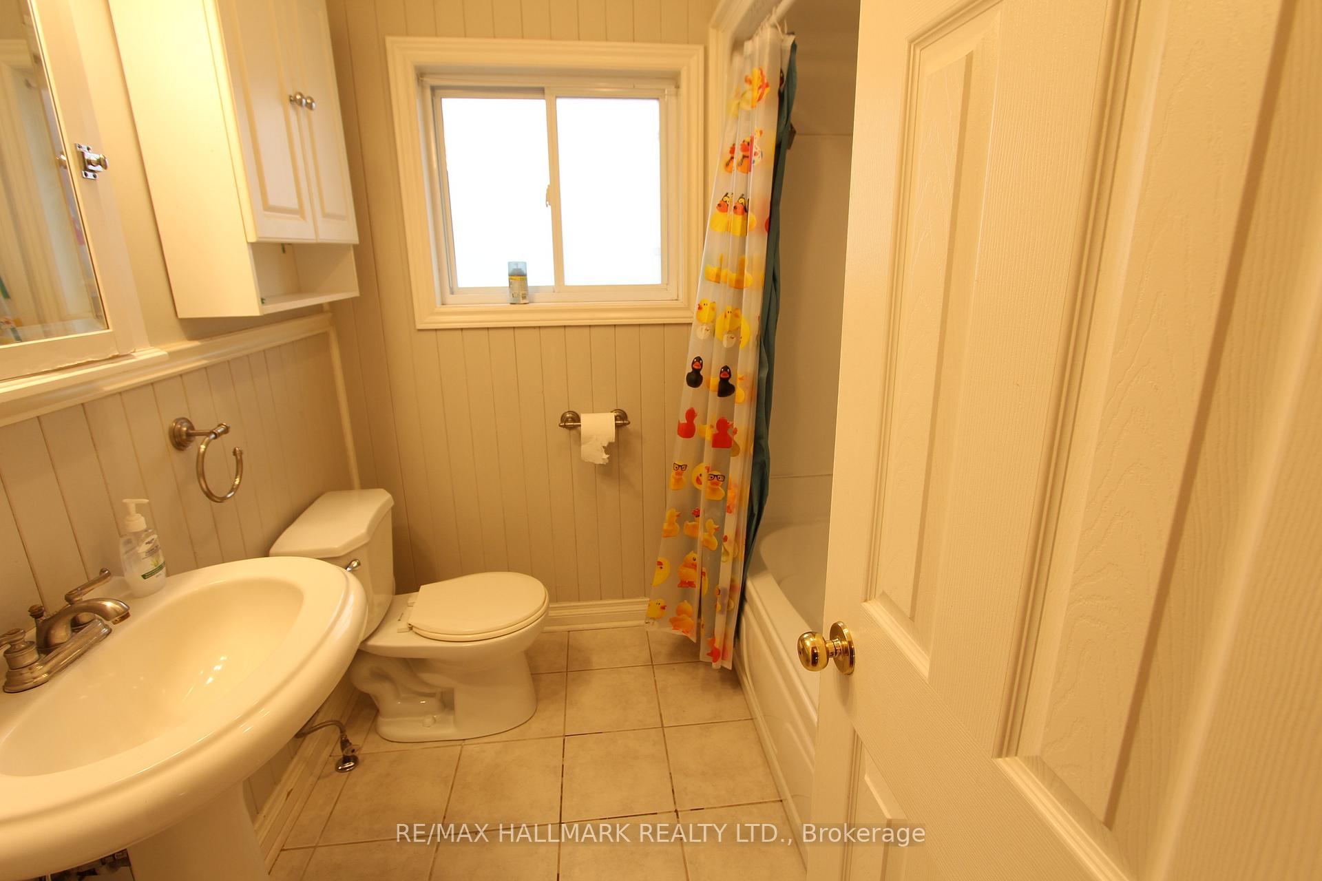 Photo 14 of Unit Upper Unit, 8 Meadowland Avenue, Barrie, Allandale Heights — HOMEH