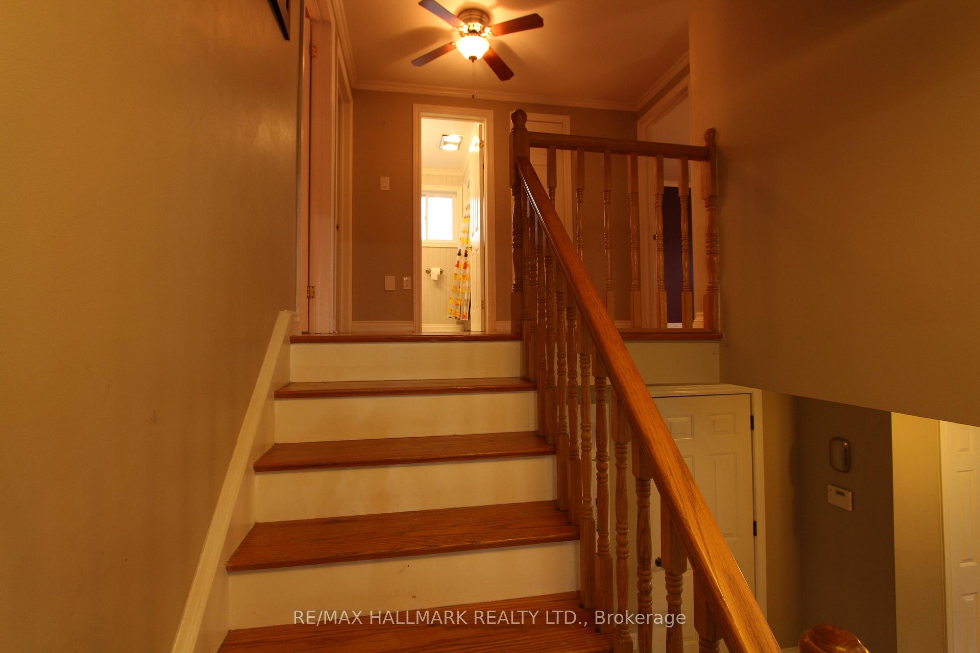 Photo 16 of Unit Upper Unit, 8 Meadowland Avenue, Barrie, Allandale Heights — HOMEH