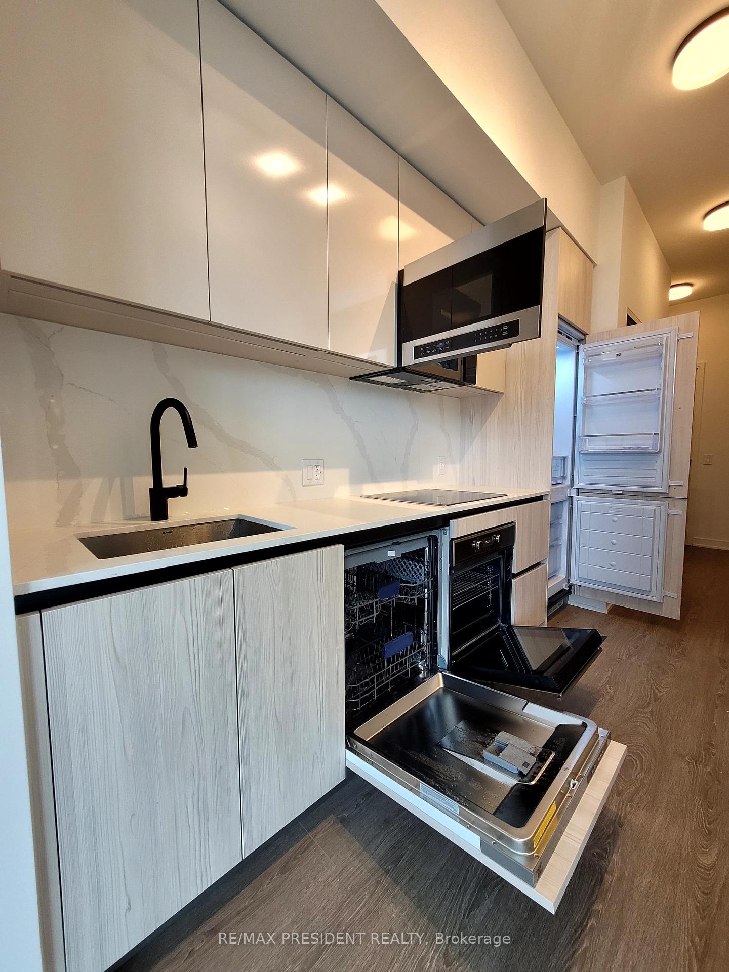 Photo 8 of Unit 901, 425 Front Street E, Toronto, Waterfront Communities — HOMEH