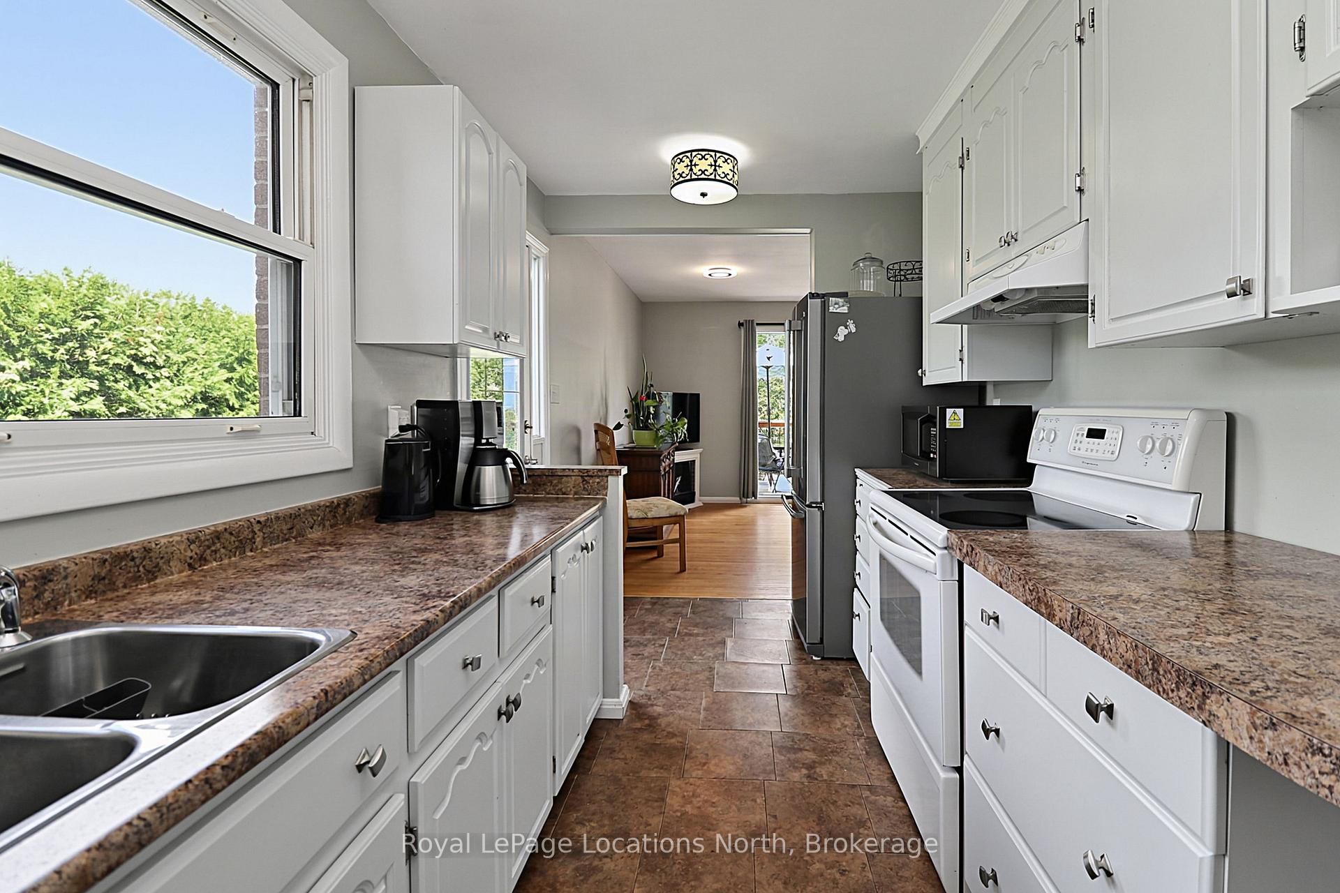 Photo 8 of 245 Pearson Street N, Meaford — HOMEH