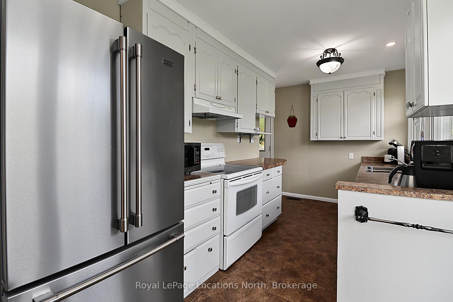 Photo 11 of 245 Pearson Street N, Meaford — HOMEH