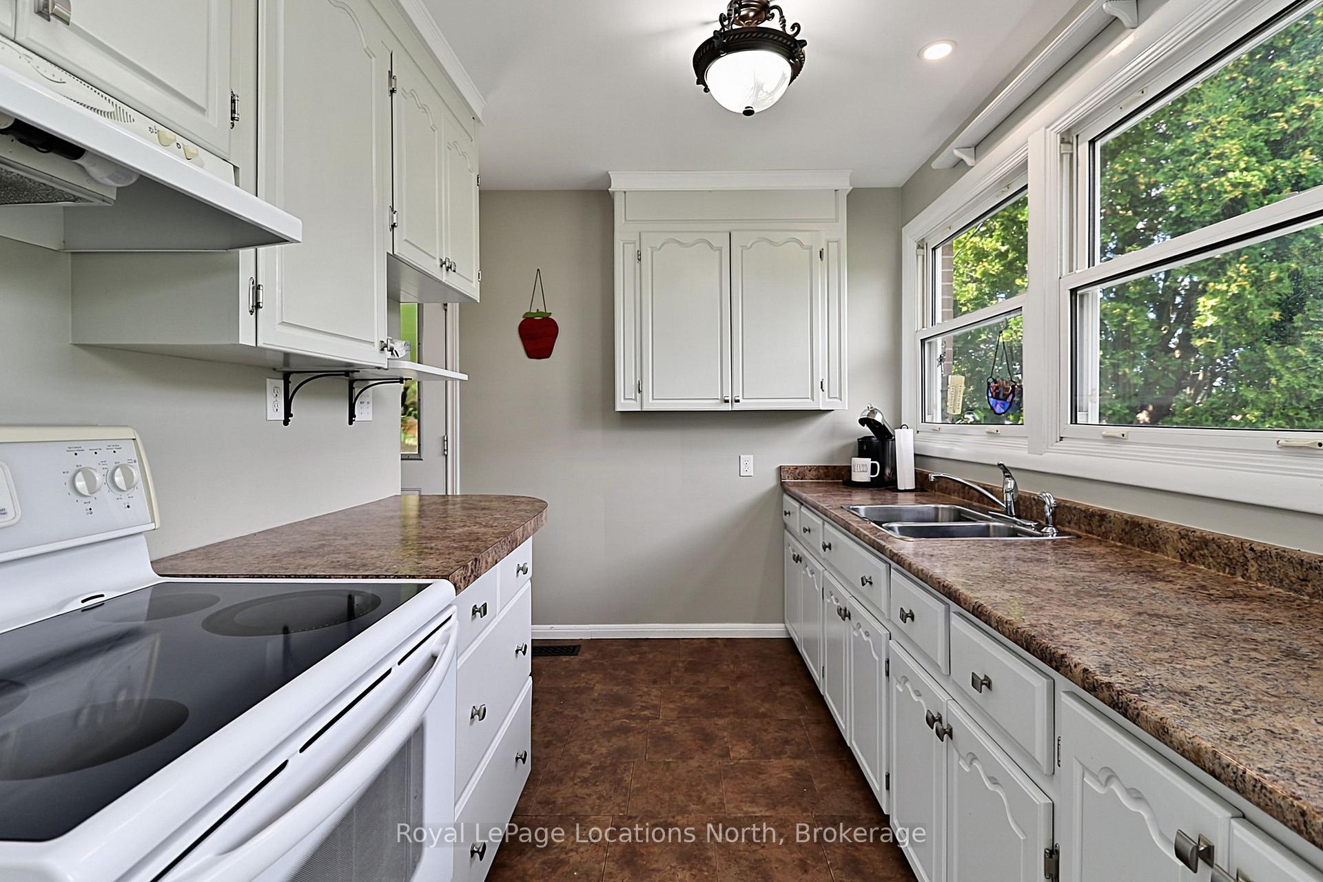 Photo 12 of 245 Pearson Street N, Meaford — HOMEH