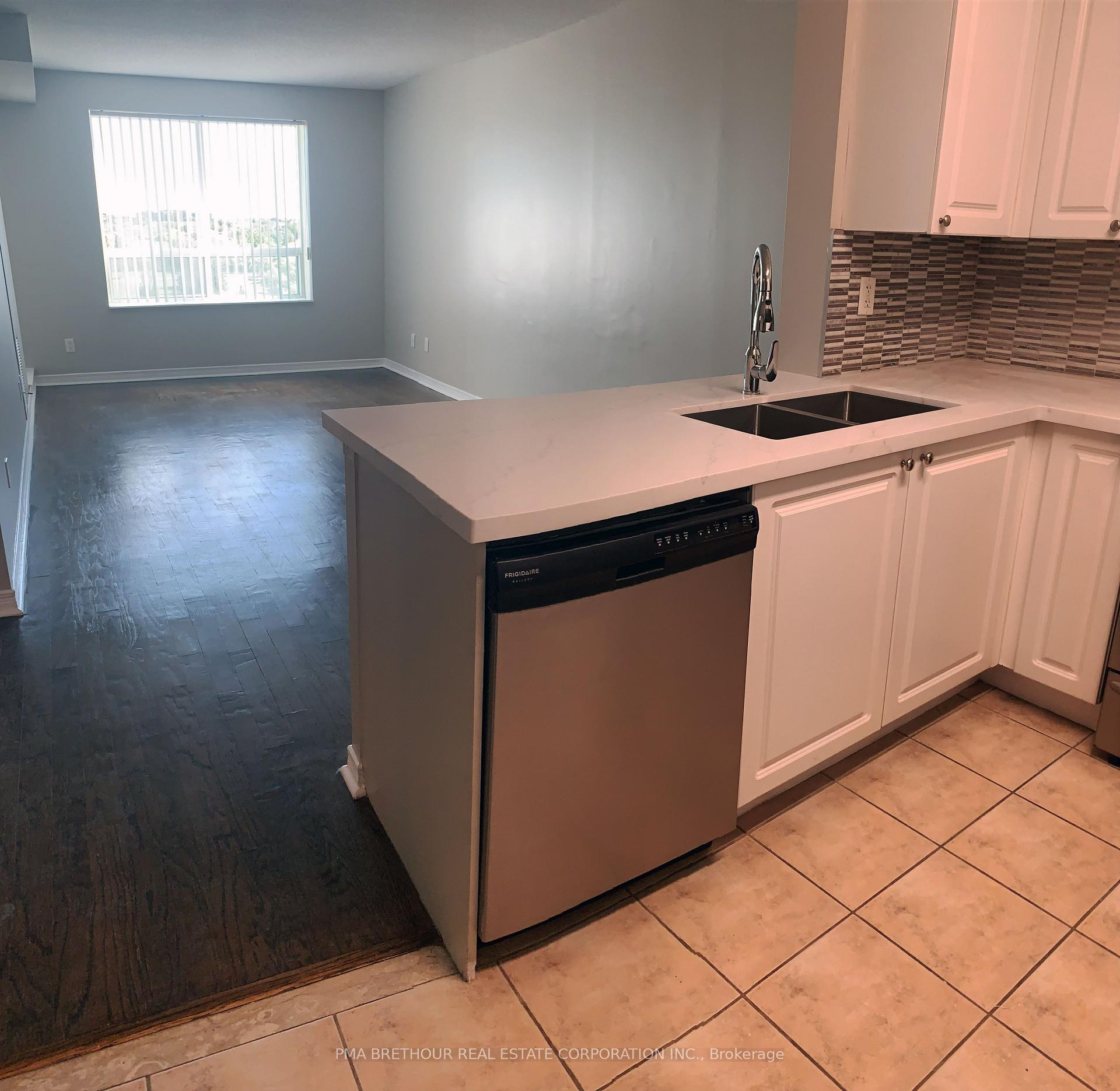 Photo 11 of Unit 609, 11 Oneida Crescent, Richmond Hill, Langstaff — HOMEH